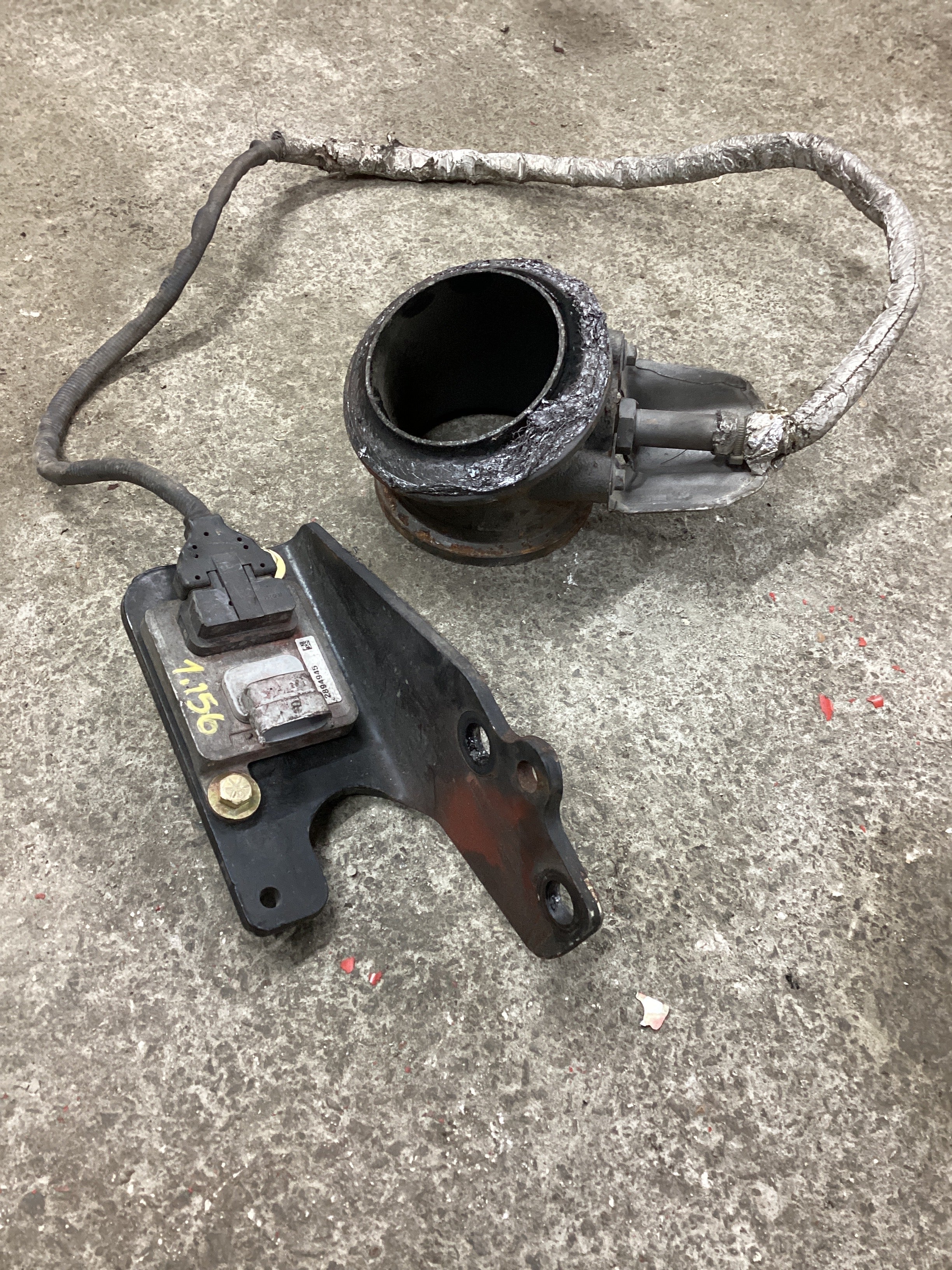 USED | NOX SENSOR INLET WITH BRACKET AND ELBOW COMPLETELY CUMMINS ISB 2012 | SKU1,156