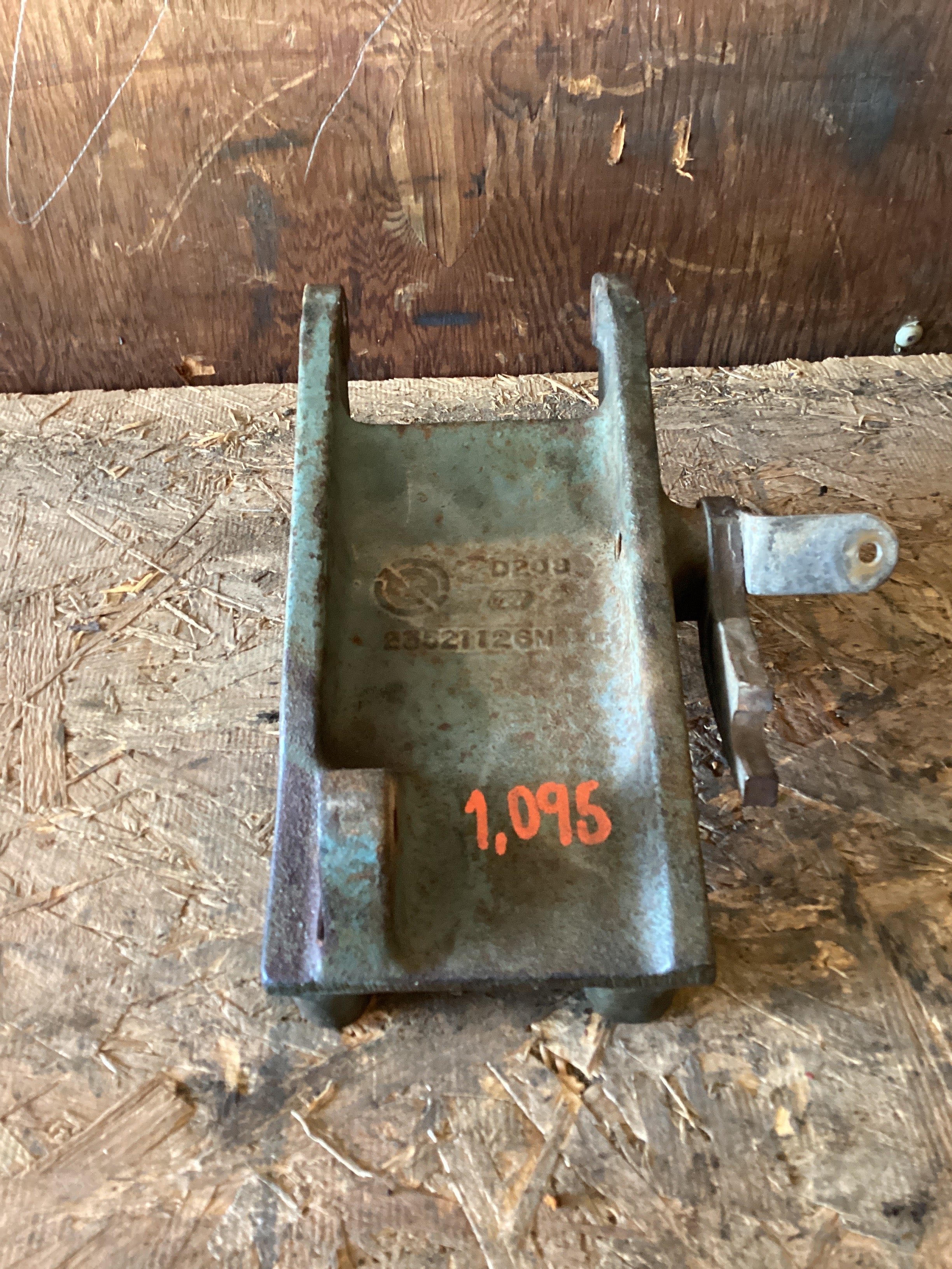 USED | ENGINE BRACKET DETROIT 12.7 | SKU1,095