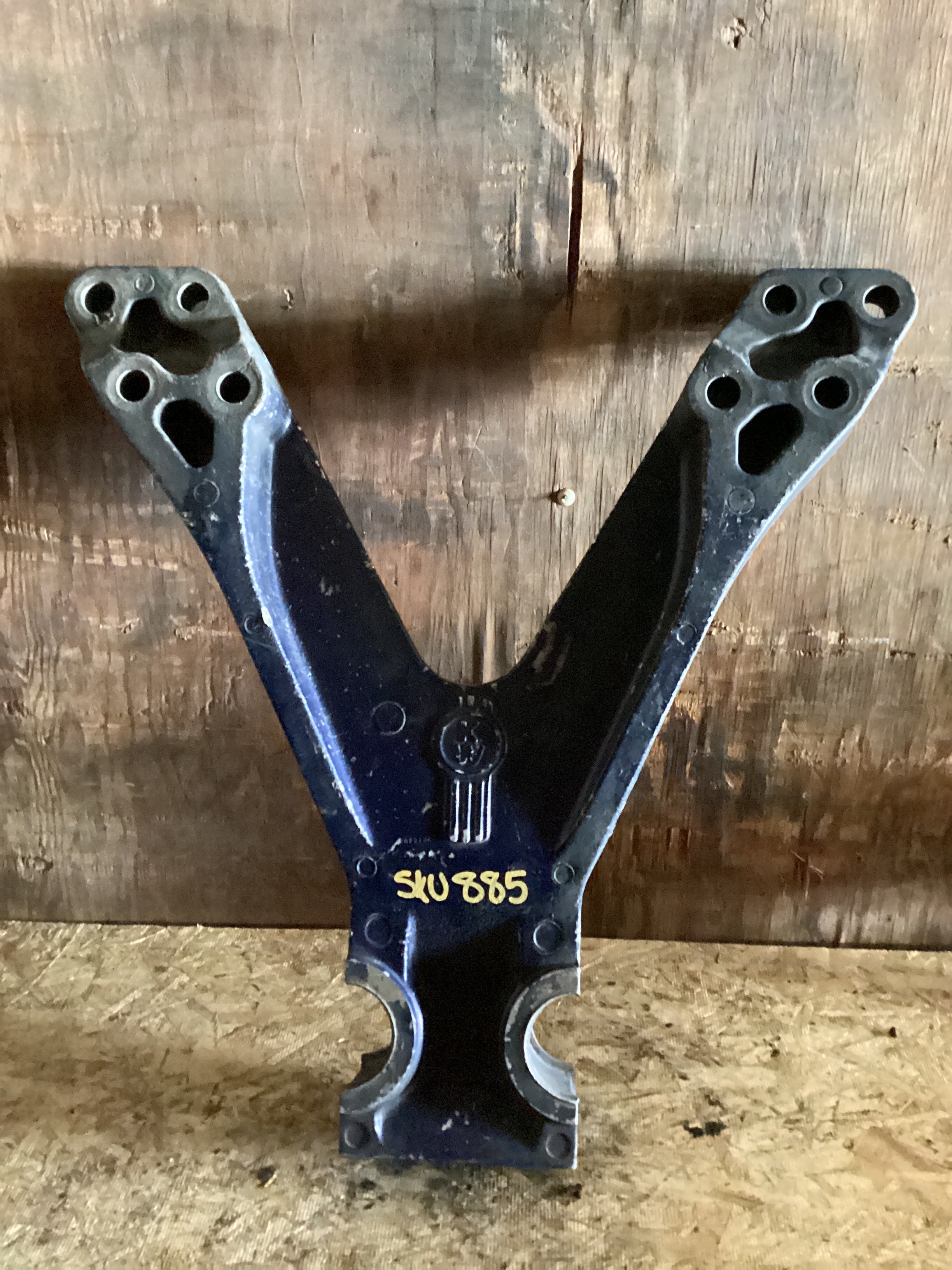 USED | REAR CENTER FRAME BRACKET KENWORTH | SKU885