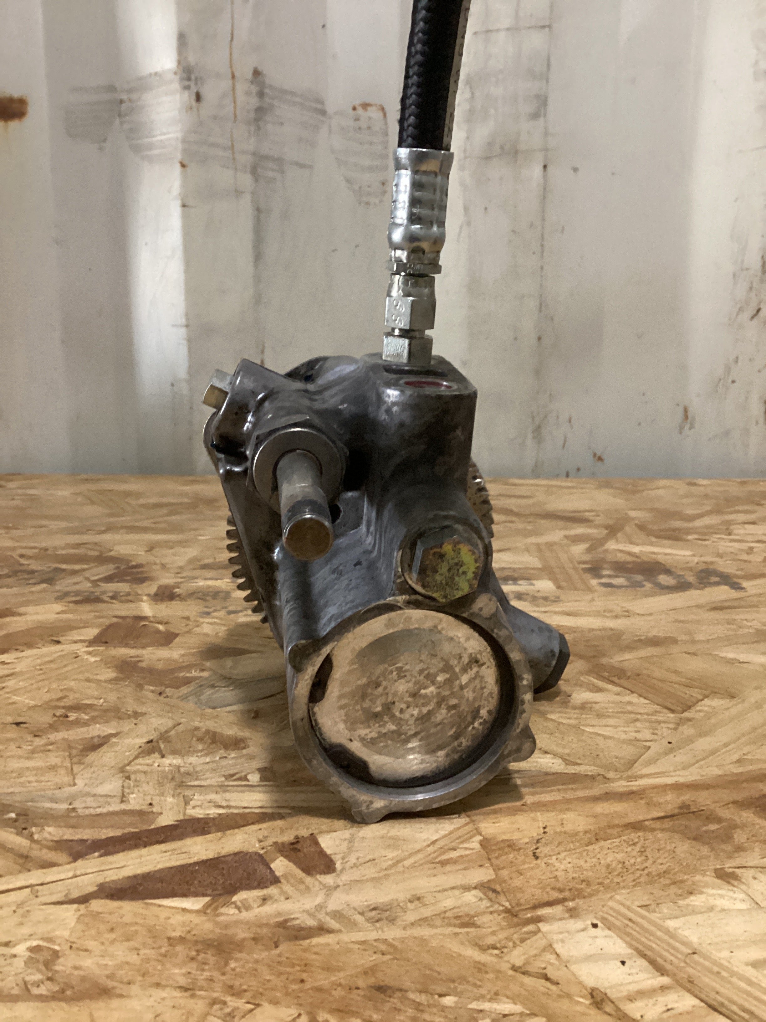 USED | HIGH PRESSURE OIL PUMP INTERNATIONAL NAVISTAR | SKU686