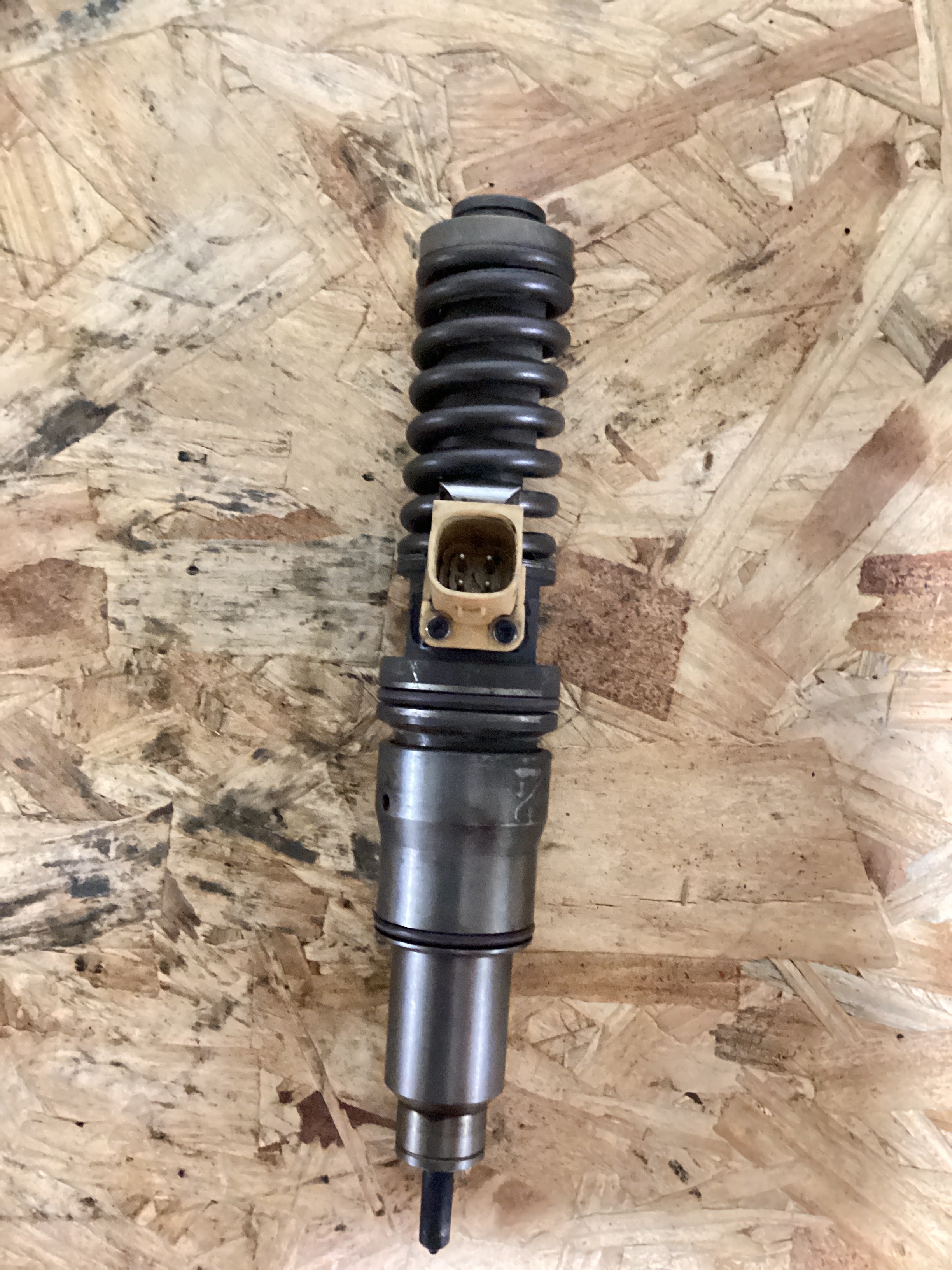 USED | FUEL INJECTOR VOLVO D12 | SKU780