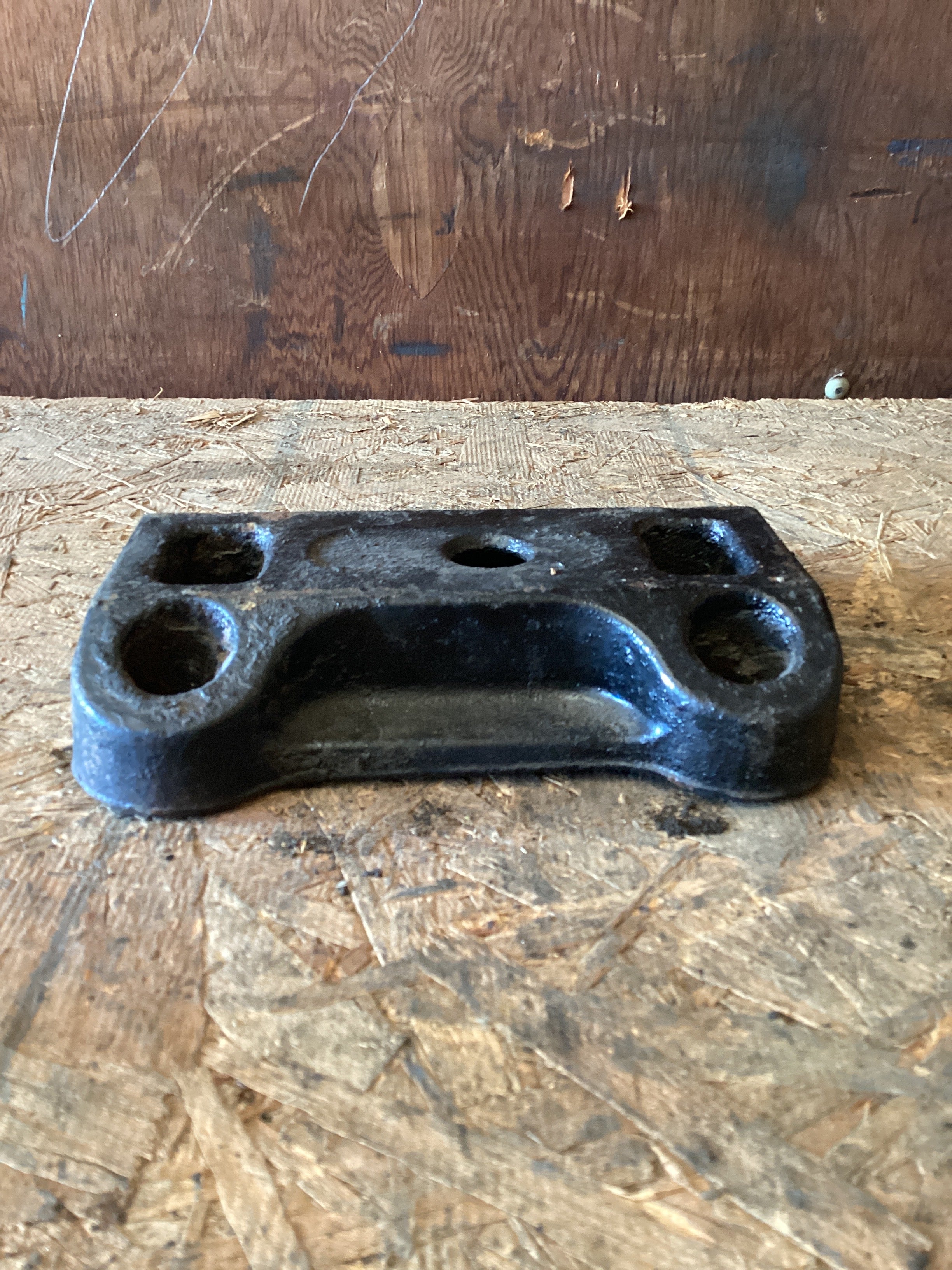 USED | REAR SUSPENSION LEAF SPRING U BOLT BRACKET FREIGHTLINER | SKU993