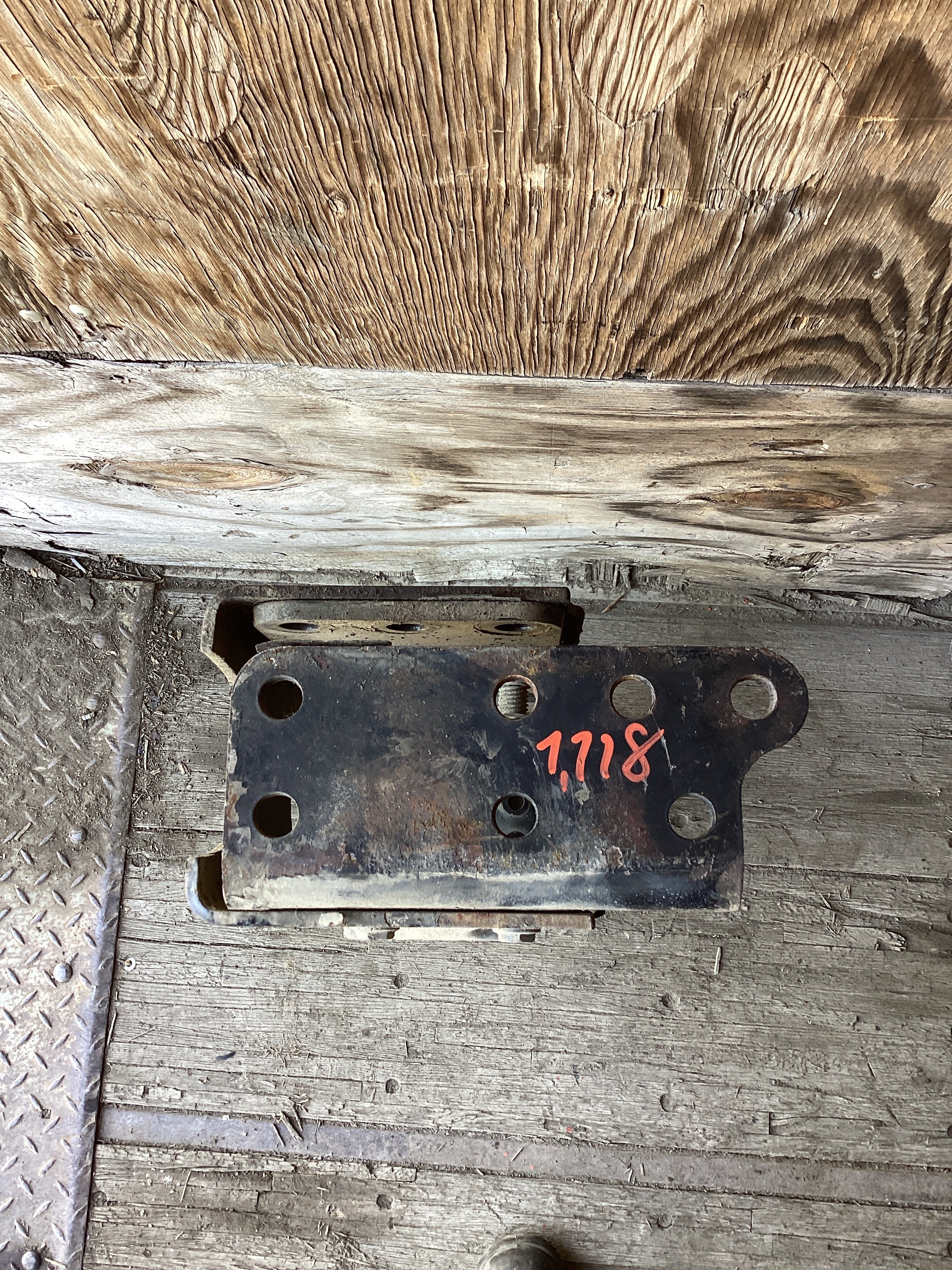 USED | FRONT FRAME CROSSMEMBER ENGINE MOUNT FREIGHTLINER | SKU1,118