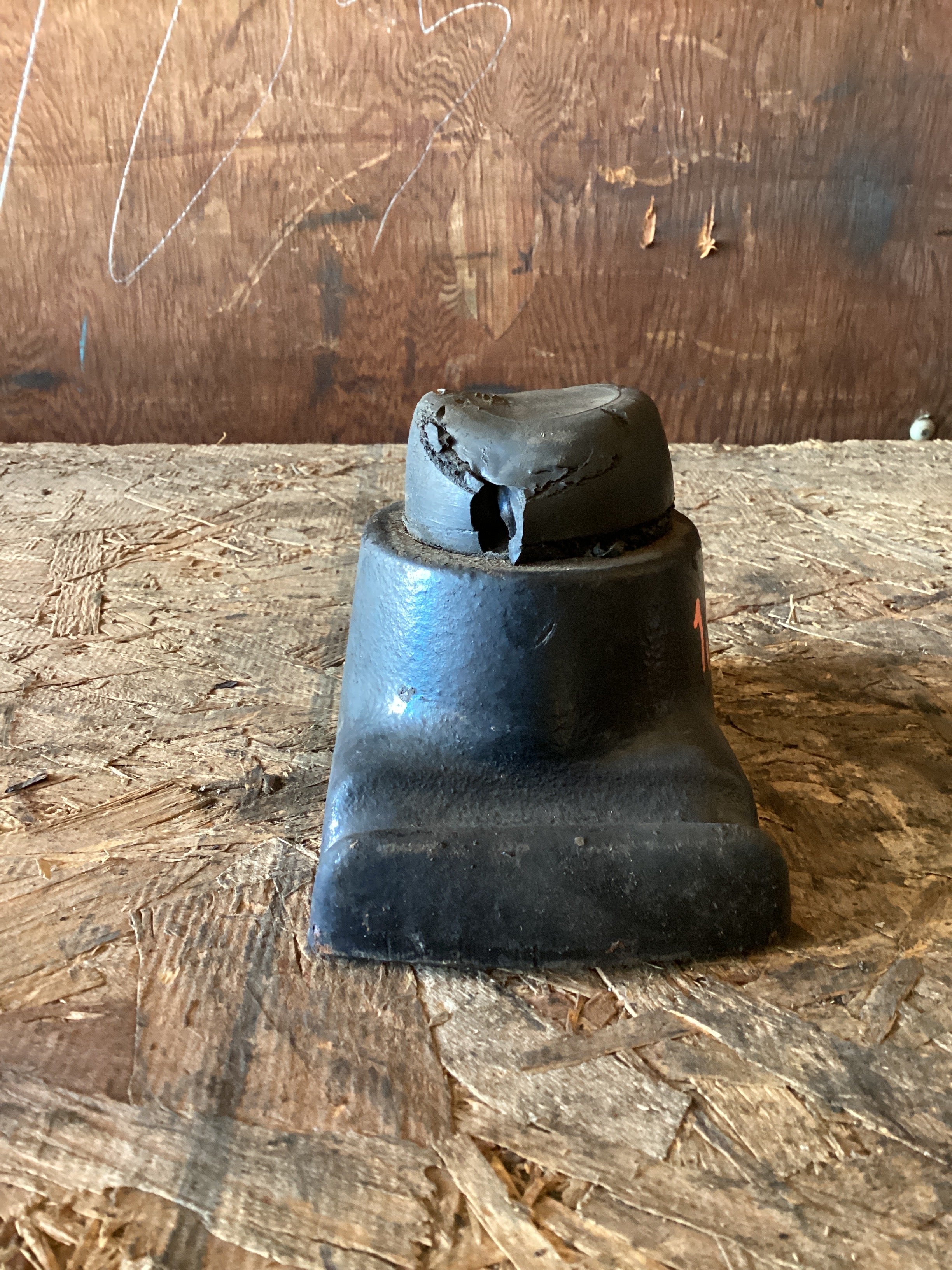 USED | FRONT SUSPENSION LEAF SPRING U BOLT PAD BRACKET INTERNATIONAL | SKU1,012