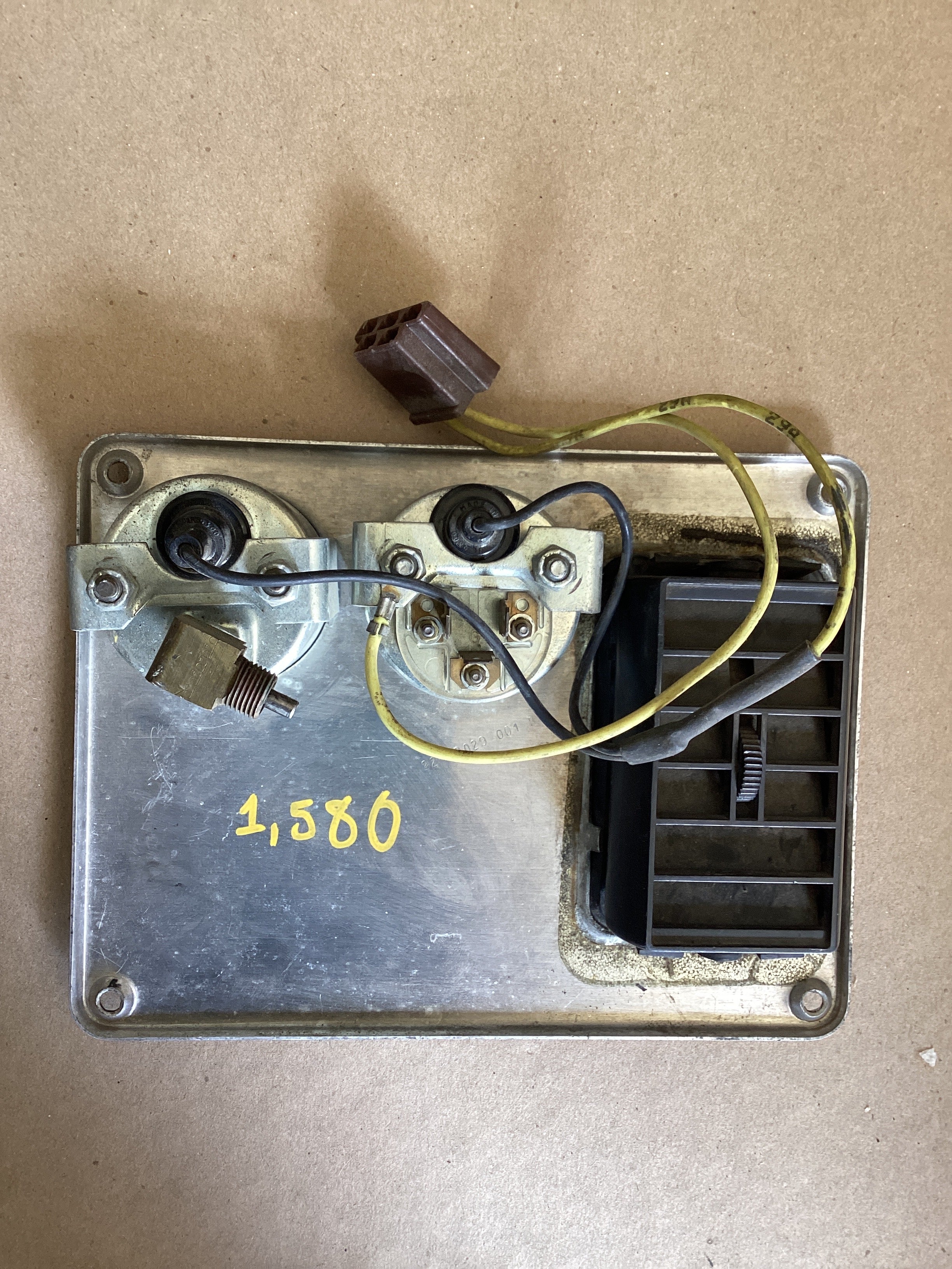 USED | DASHBOARD PANEL WATER AND OIL TEMPERATURE GAUGE ASSEMBLY FREIGHTLINER | SKU1,580