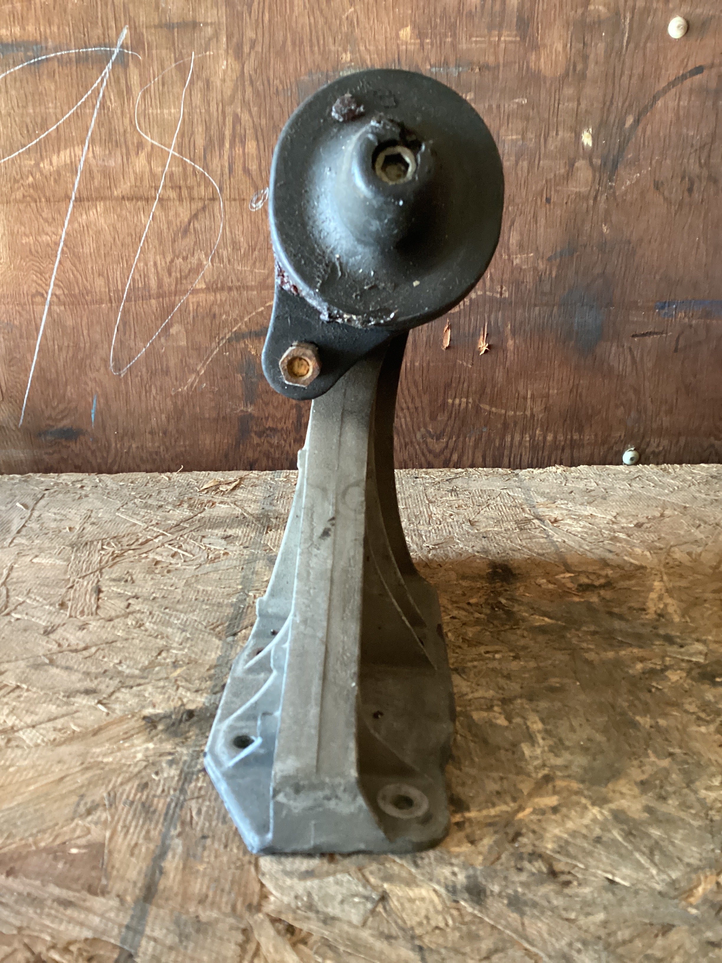 USED | HOOD MOUNT BRACKET LHS CASCADIA | SKU987