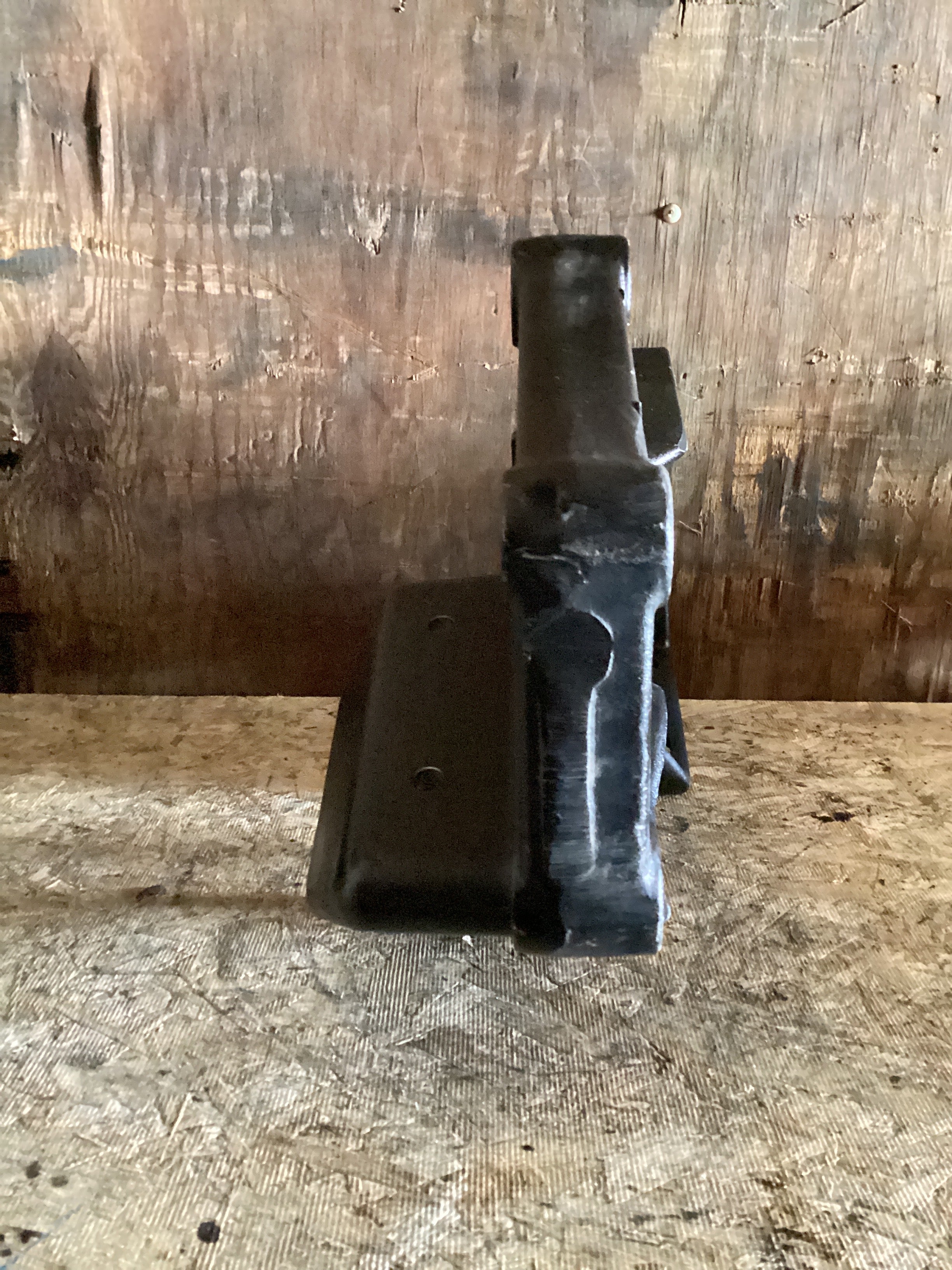 USED | FRONT SPRING HANGER FRAME RHS KENWORTH | SKU884