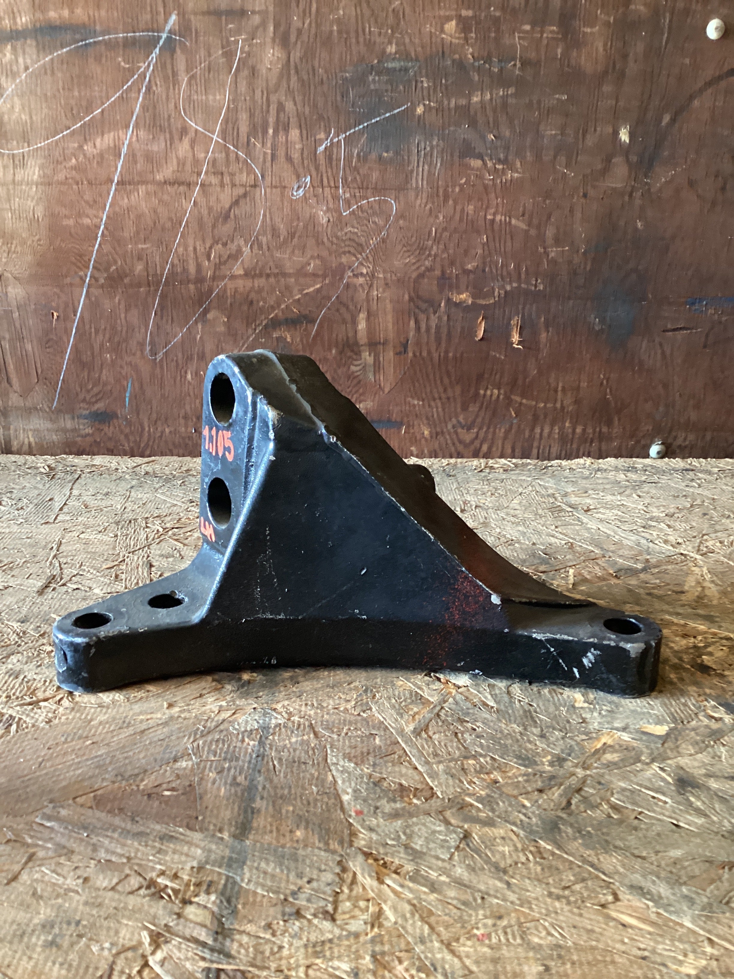 USED | ENGINE MOUNT LHS VOLVO | SKU1,105