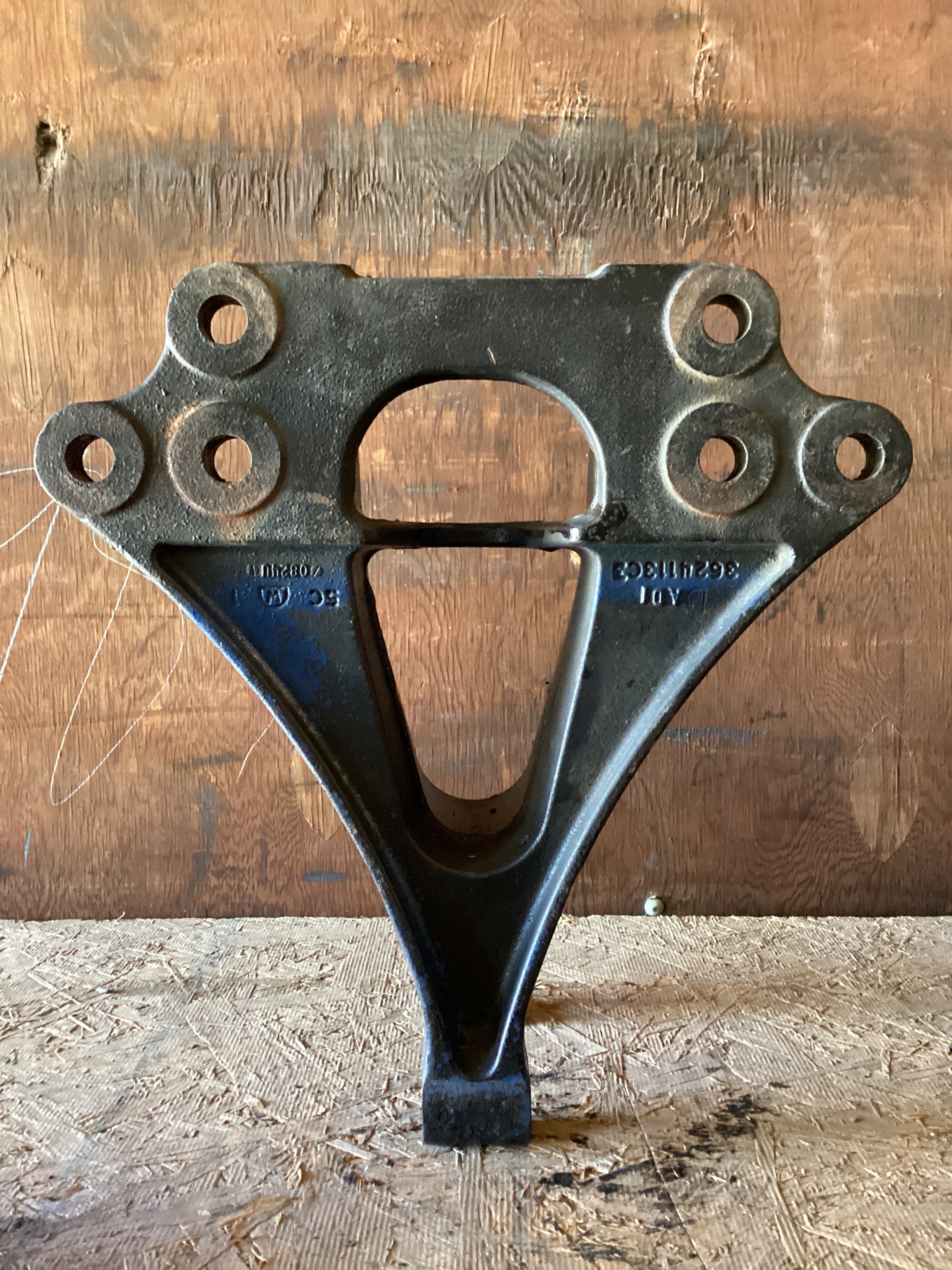 USED | REAR SUSPENSION SPRING HANGER LHS INTERNATIONAL | SKU892