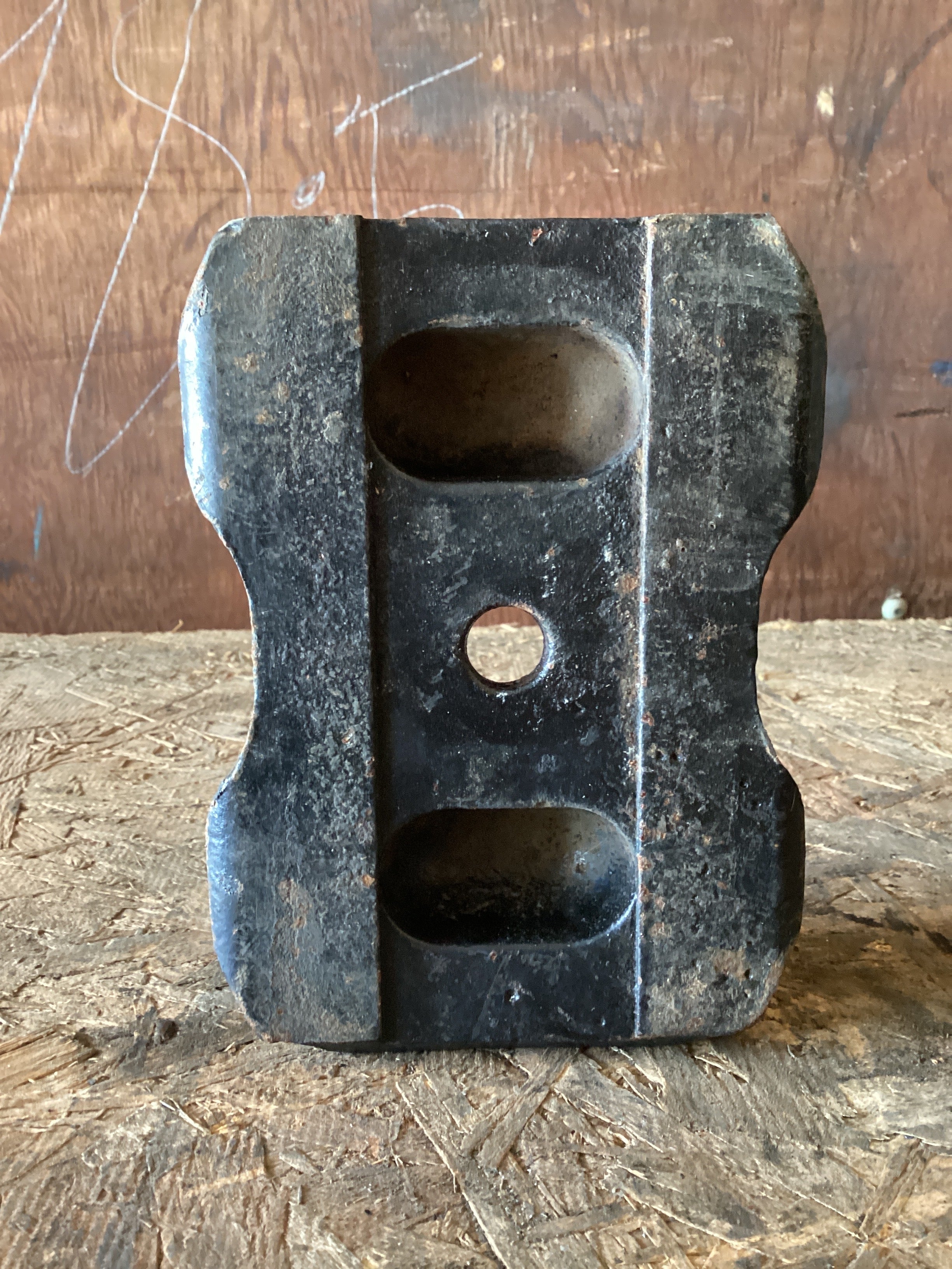 USED | LEAF SPRING U BOLT BAD BRACKET FREIGHTLINER | SKU1,005