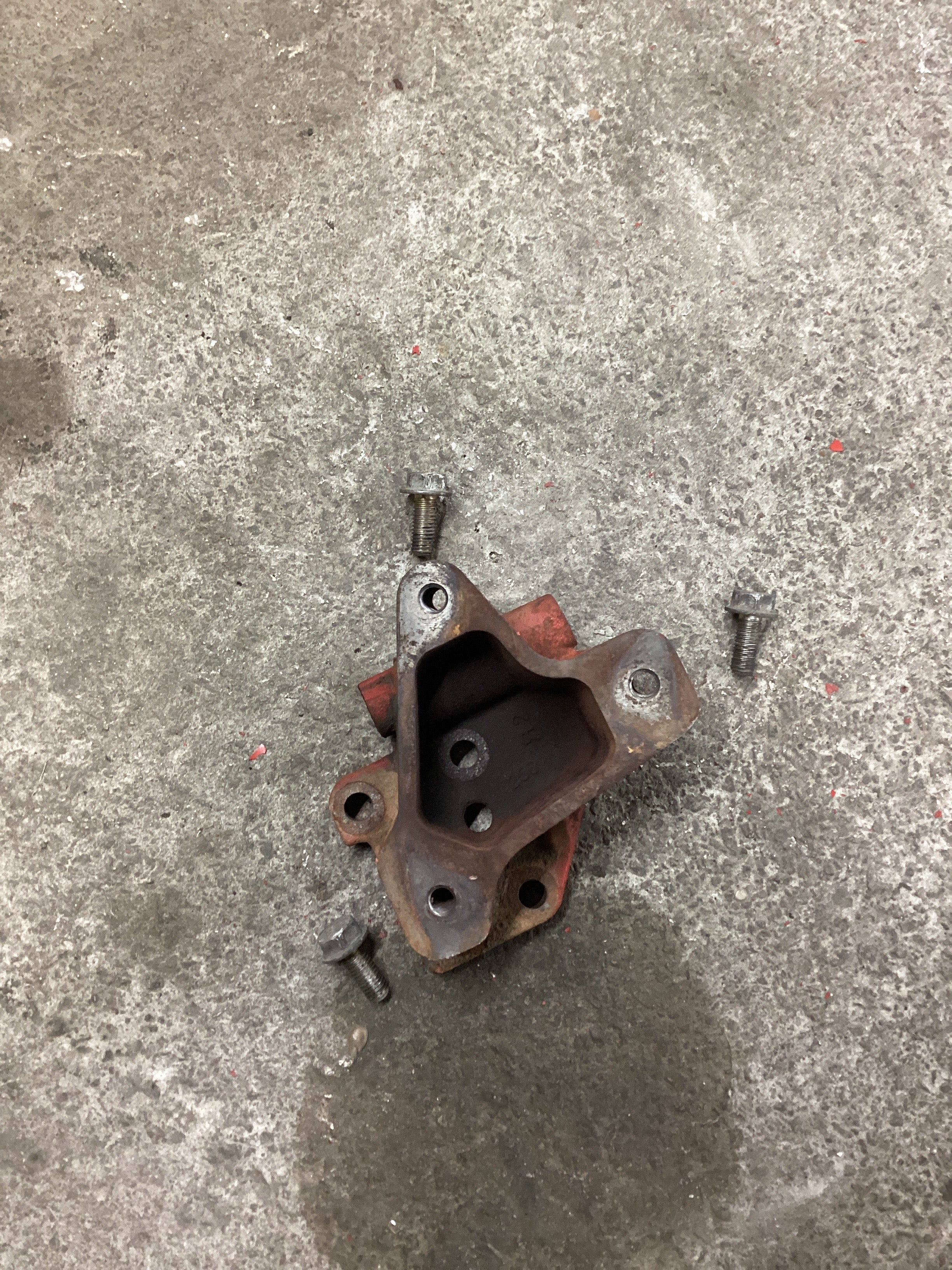 USED | ENGINE A/C COMPRESSOR BRACKET CUMMINS ISB 2012 | SKU1,153