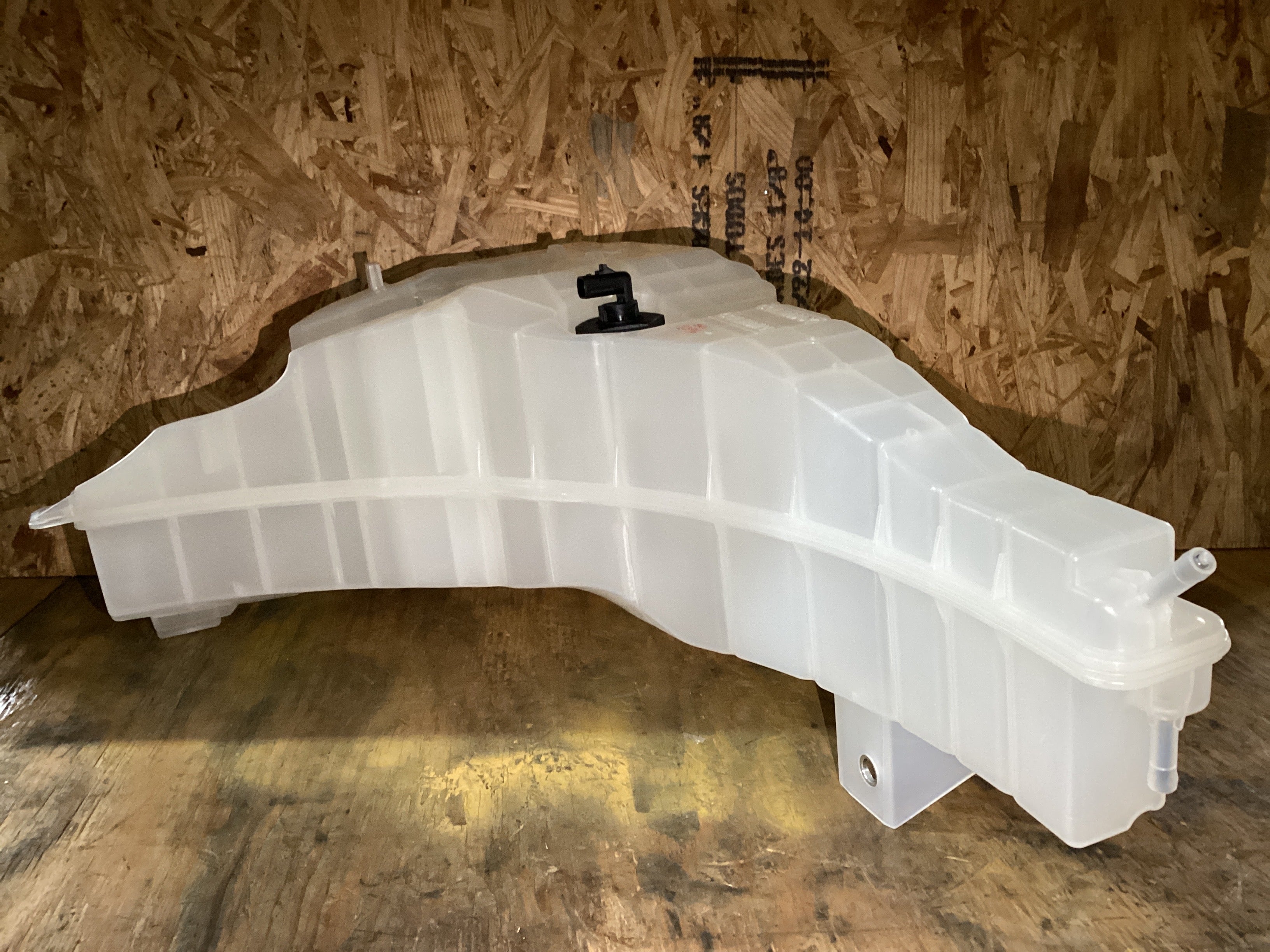 NEW | COOLANT RESERVOIR CASCADIA | SKU1,396