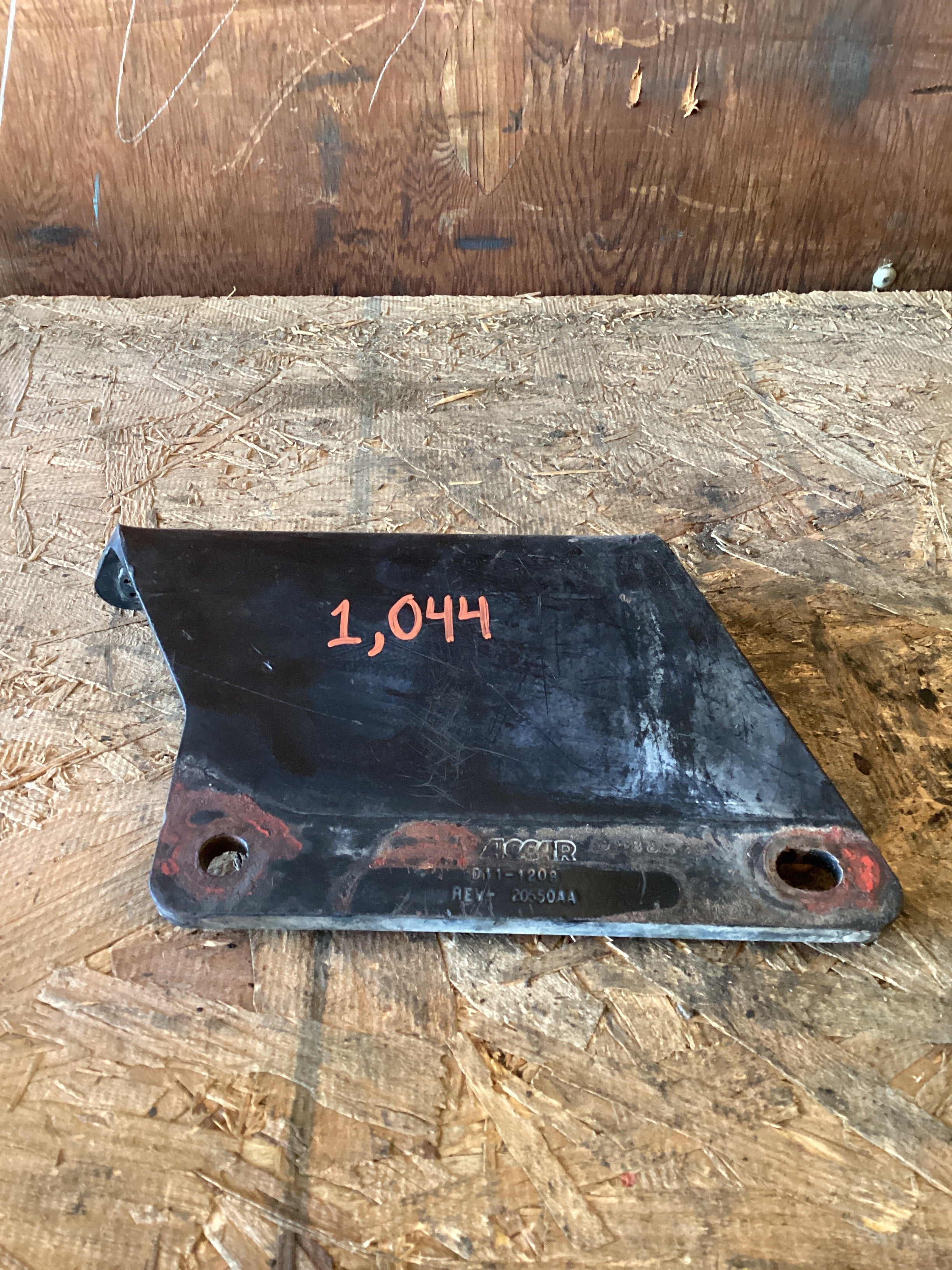 USED | AIR CLEANER BRACKET KENWORTH | SKU1,044