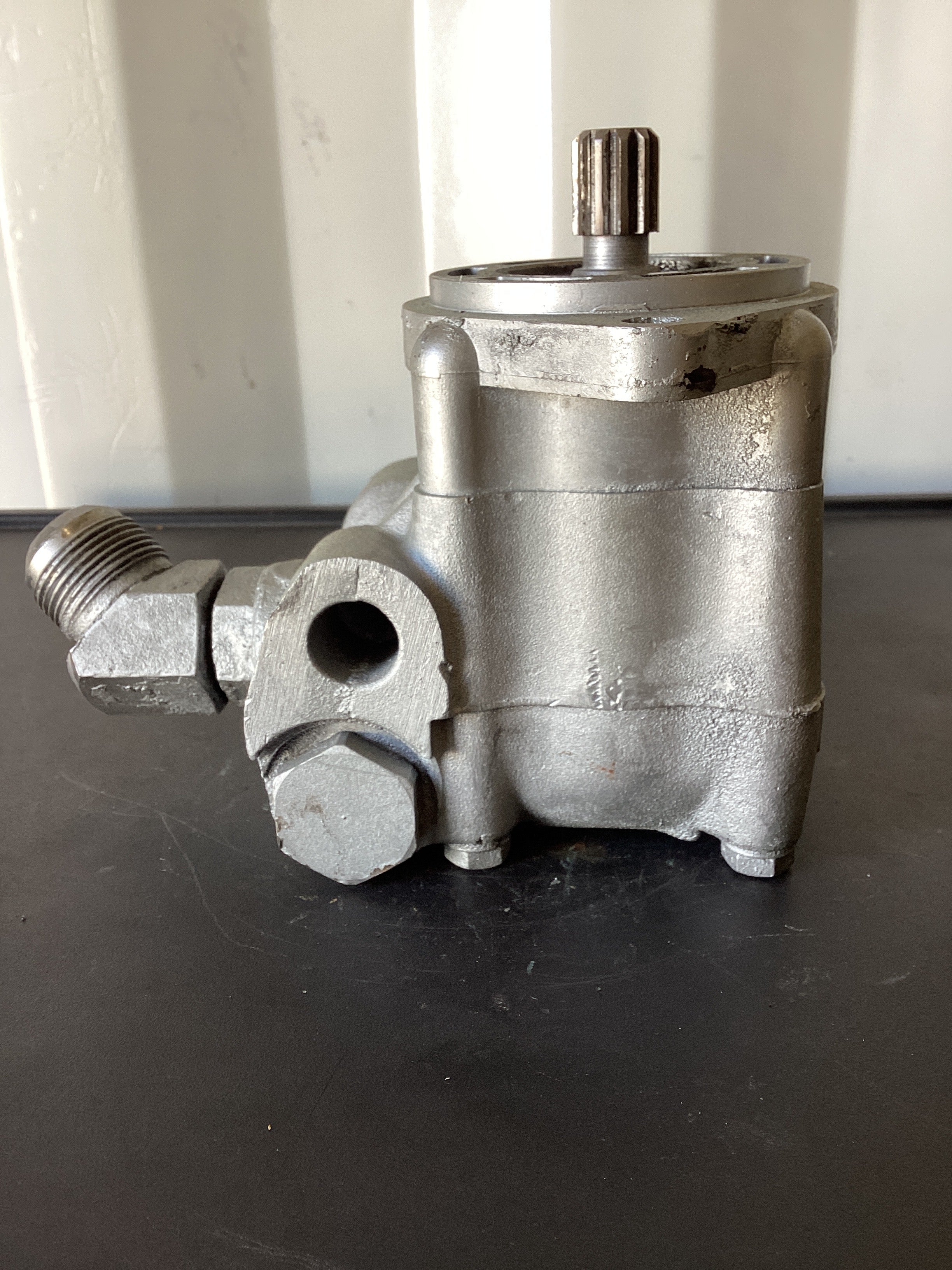 USED | POWER STEERING PUMP RHS | SKU504
