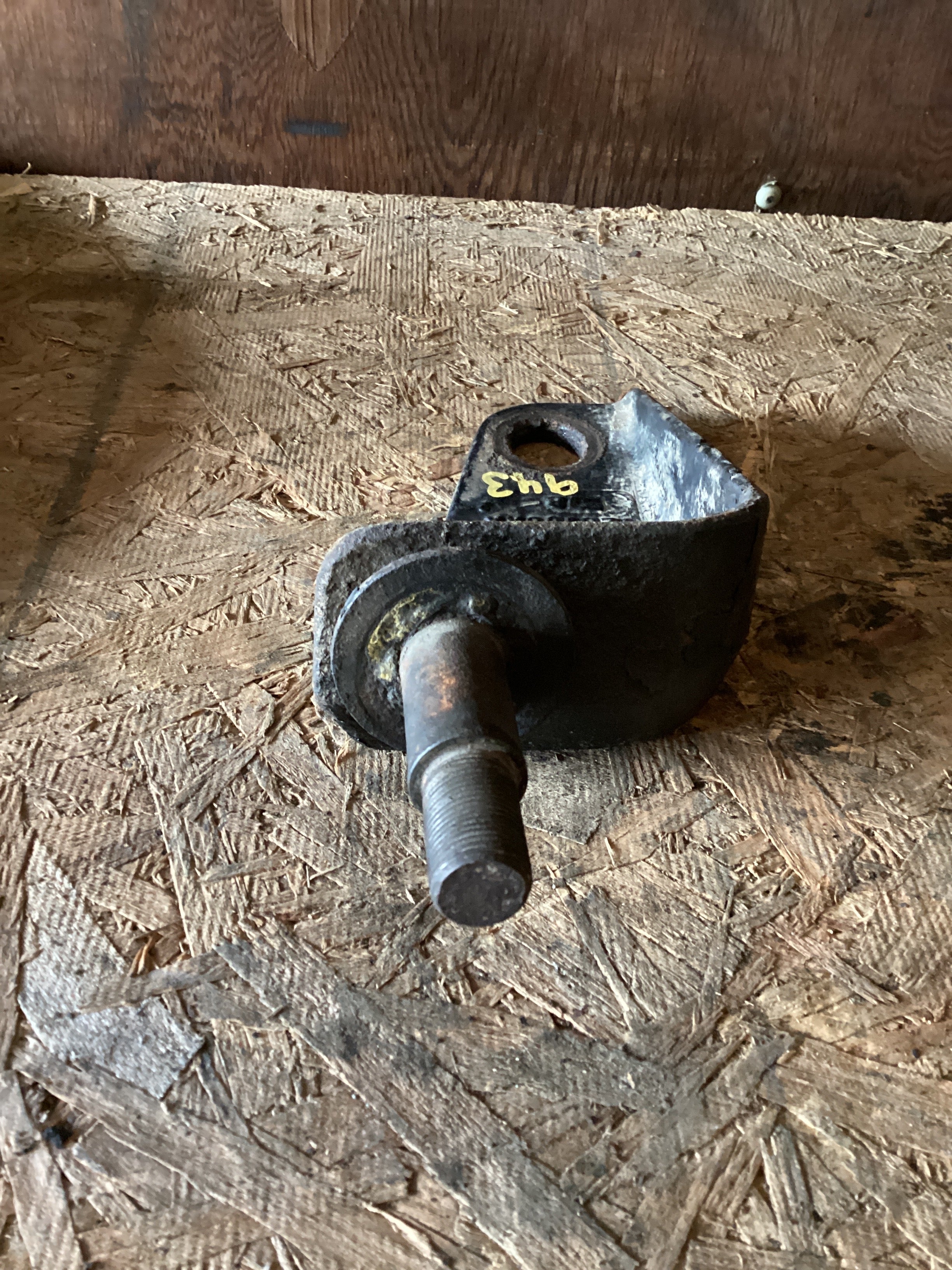 USED | FRONT LOWER SHOCK MOUNTING BRACKET RHS | SKU943