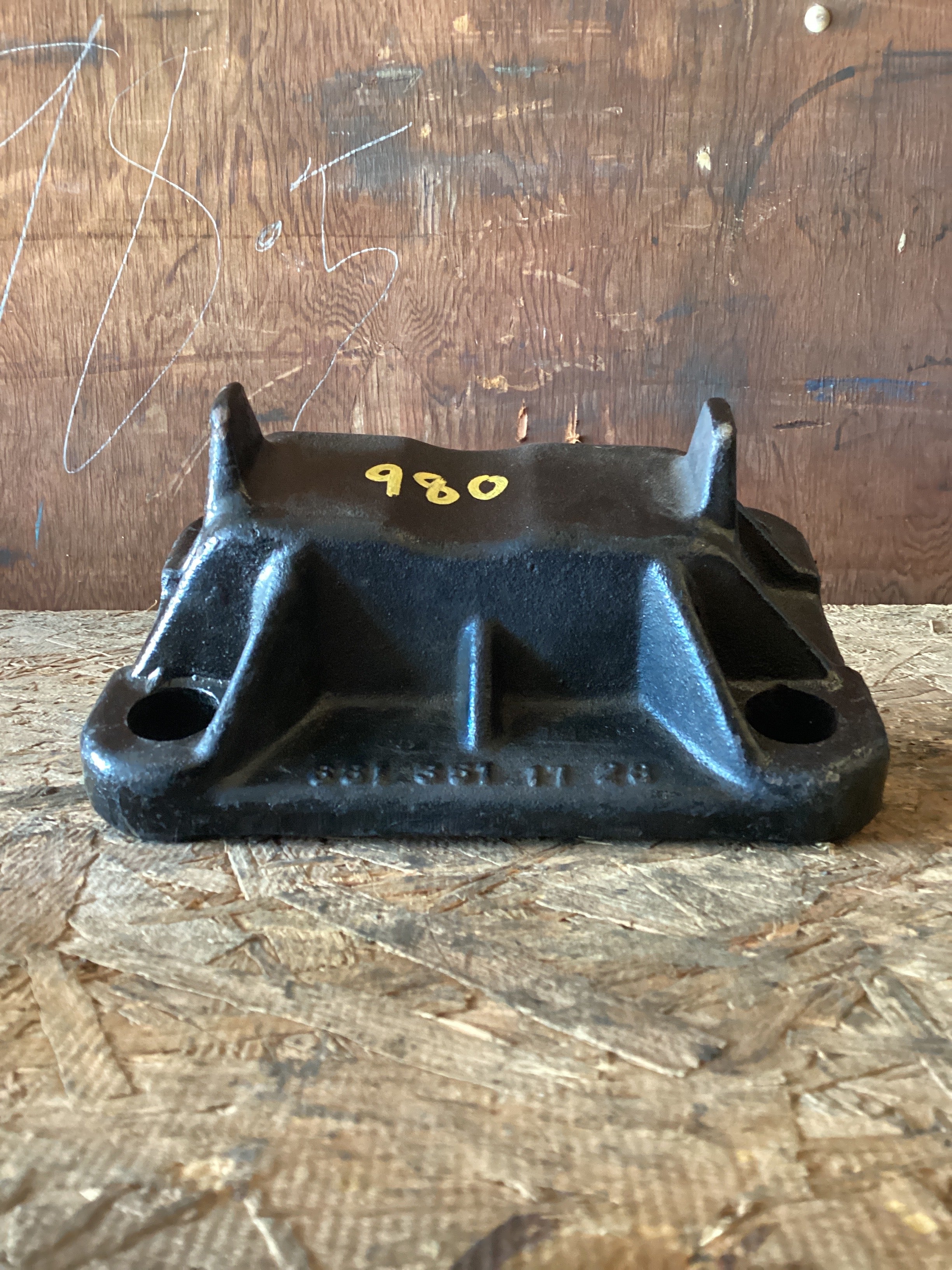 USED | REAR LEAF SPRING RETAINER BRACKET FREIGHTLINER M2 | SKU980