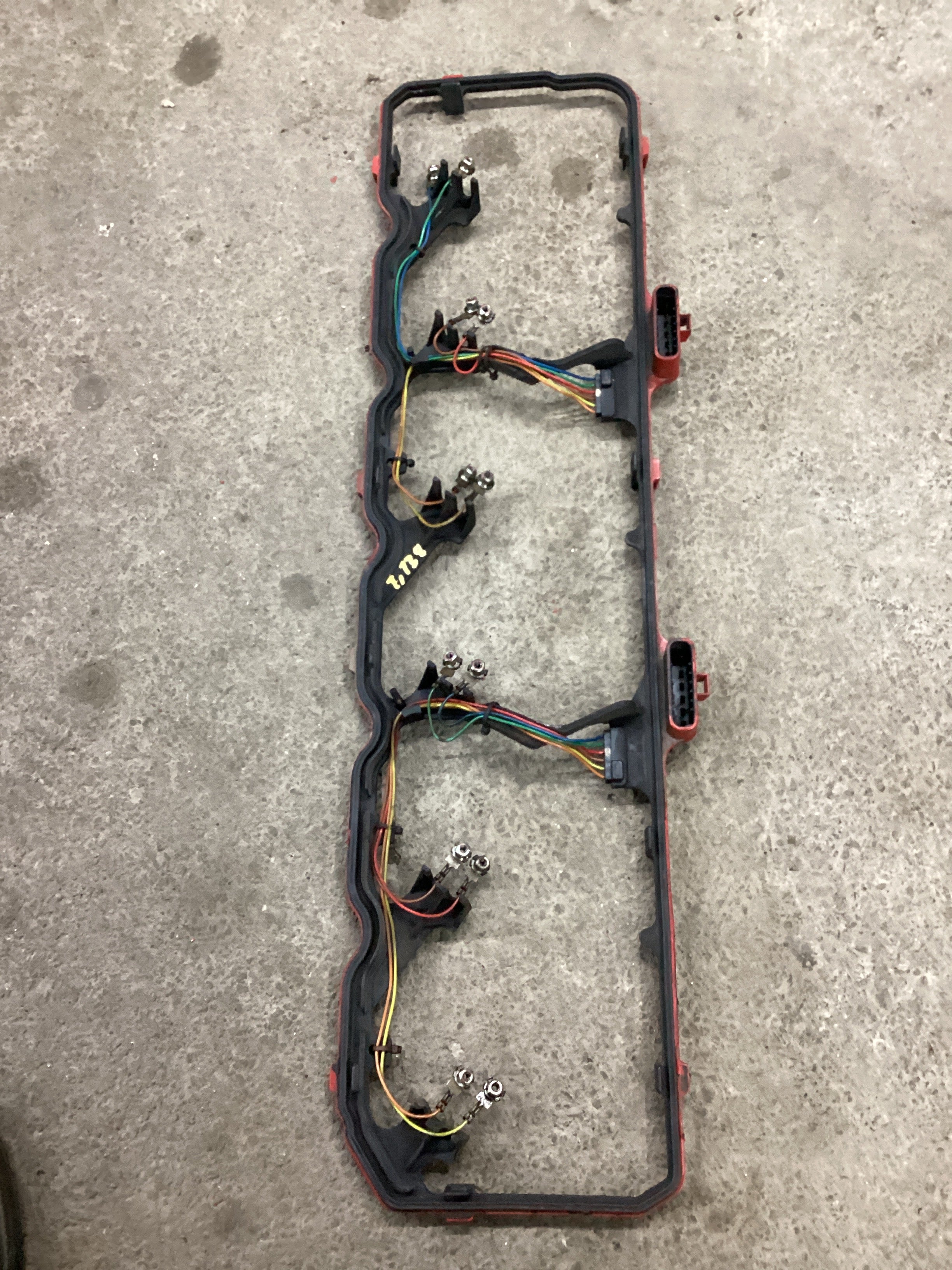 USED | VALVE COVER GASKET WITH INJECTOR HARNESS CUMMINS ISB 2012 | SKU1,139