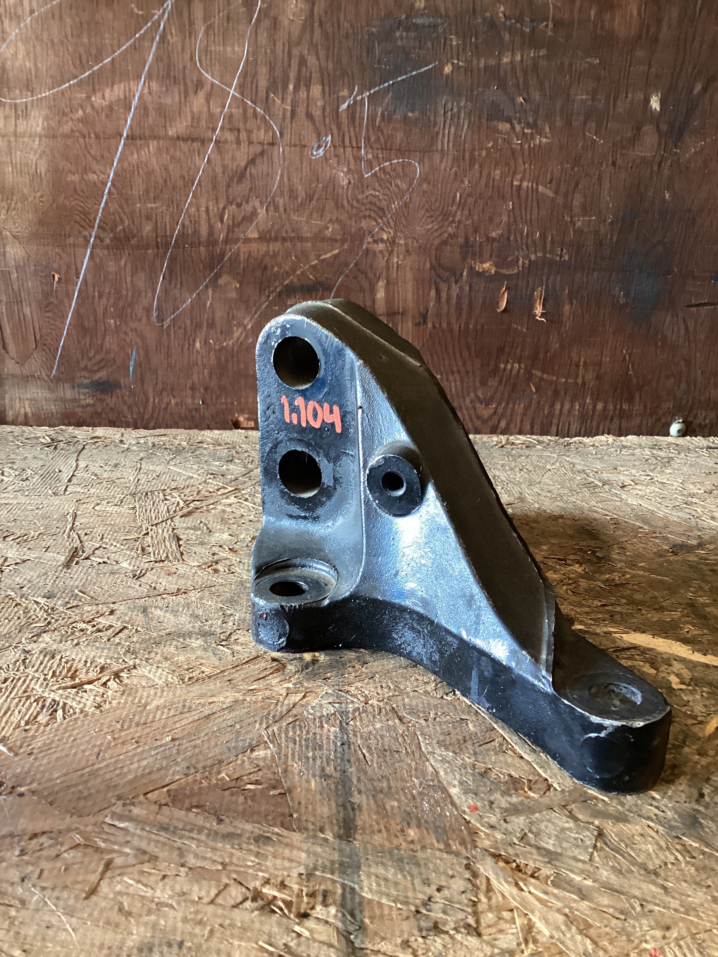 USED | ENGINE MOUNT RHS VOLVO | SKU1,104