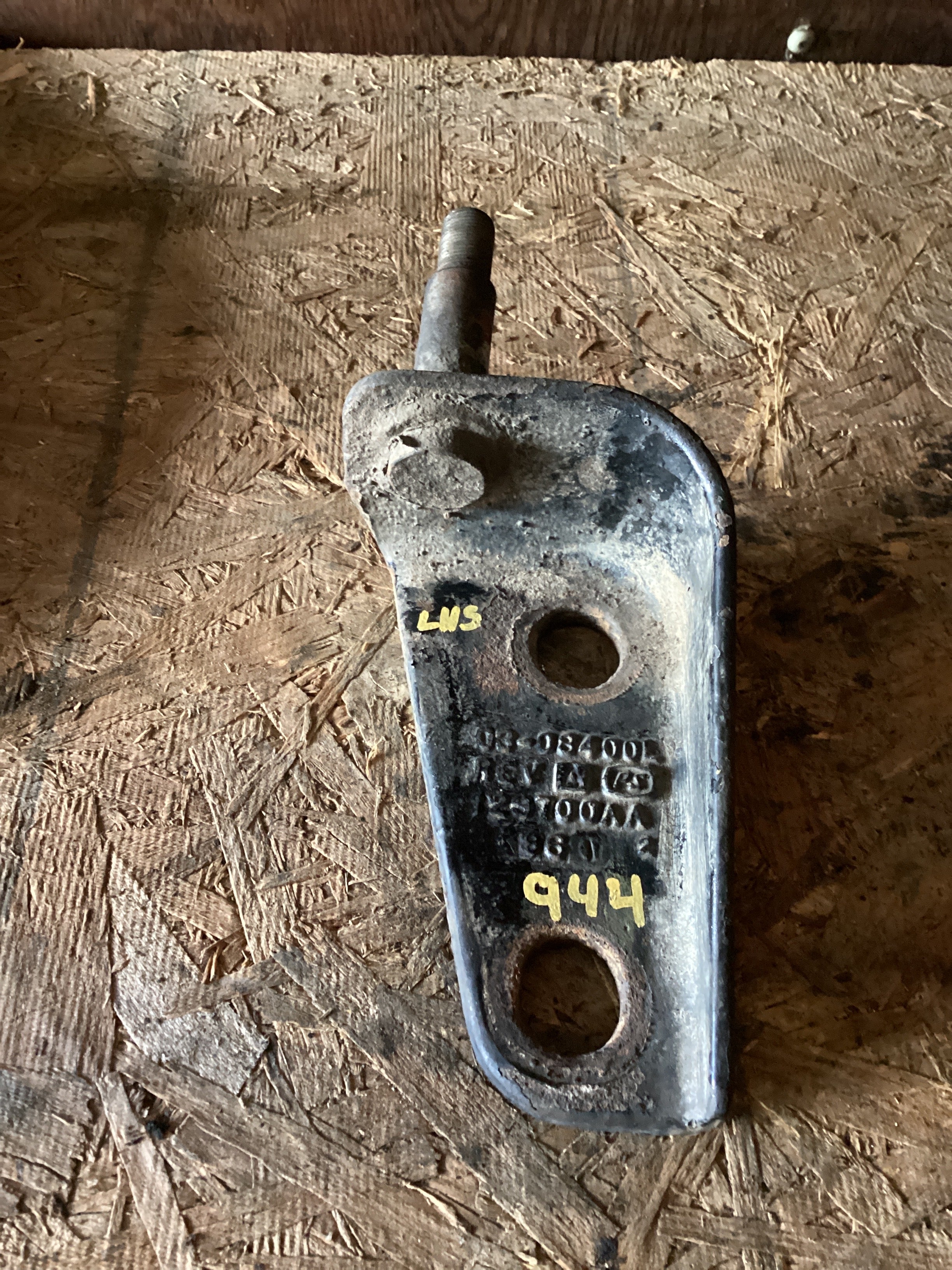 USED | FRONT LOWER SHOCK MOUNTING BRACKET RHS | SKU944