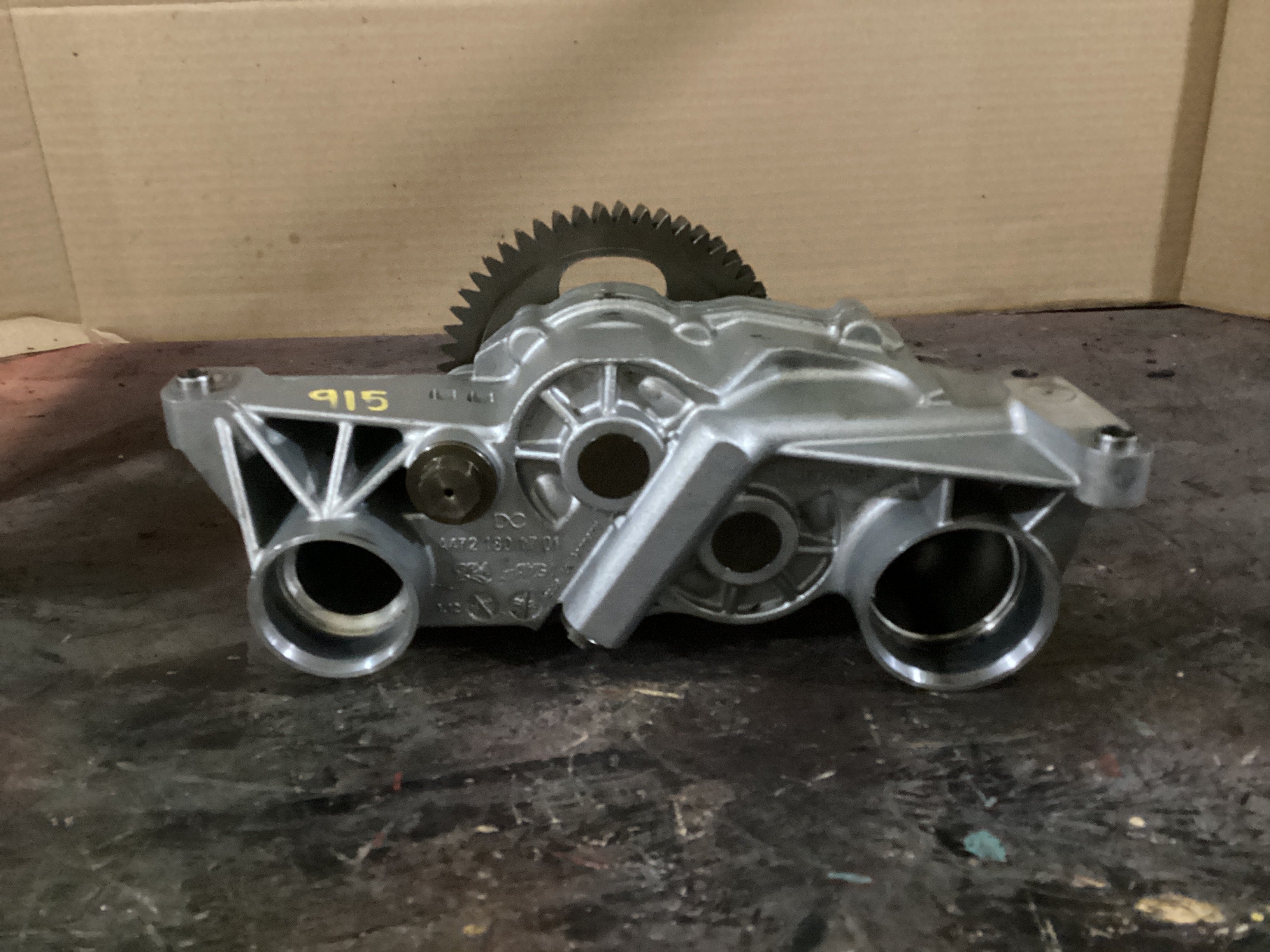 USED | OIL PUMP ASSY DETROIT DD15 | SKU915