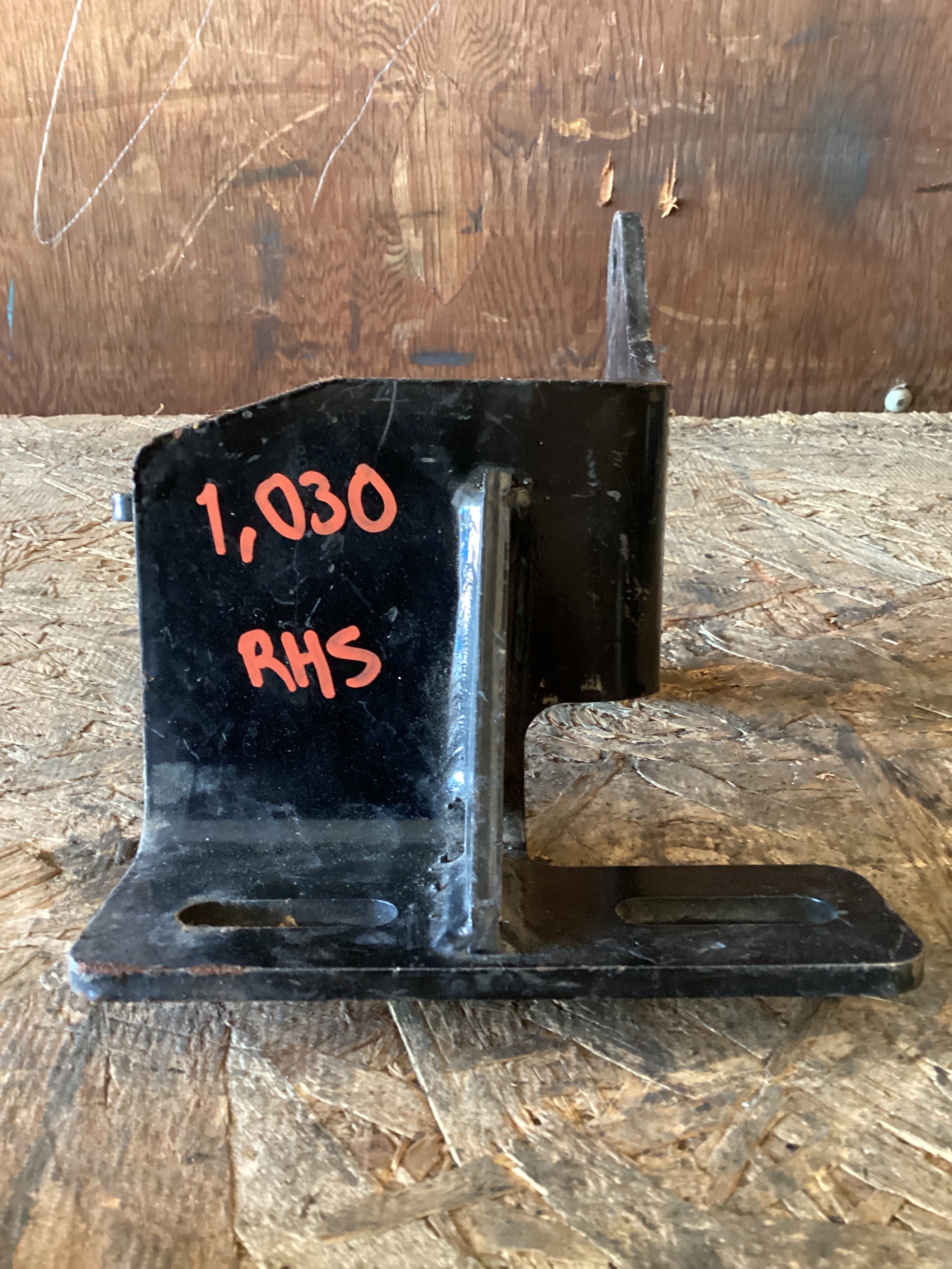 USED | FRONT BUMPER BRACKET RHS KENWORTH | SKU1,030