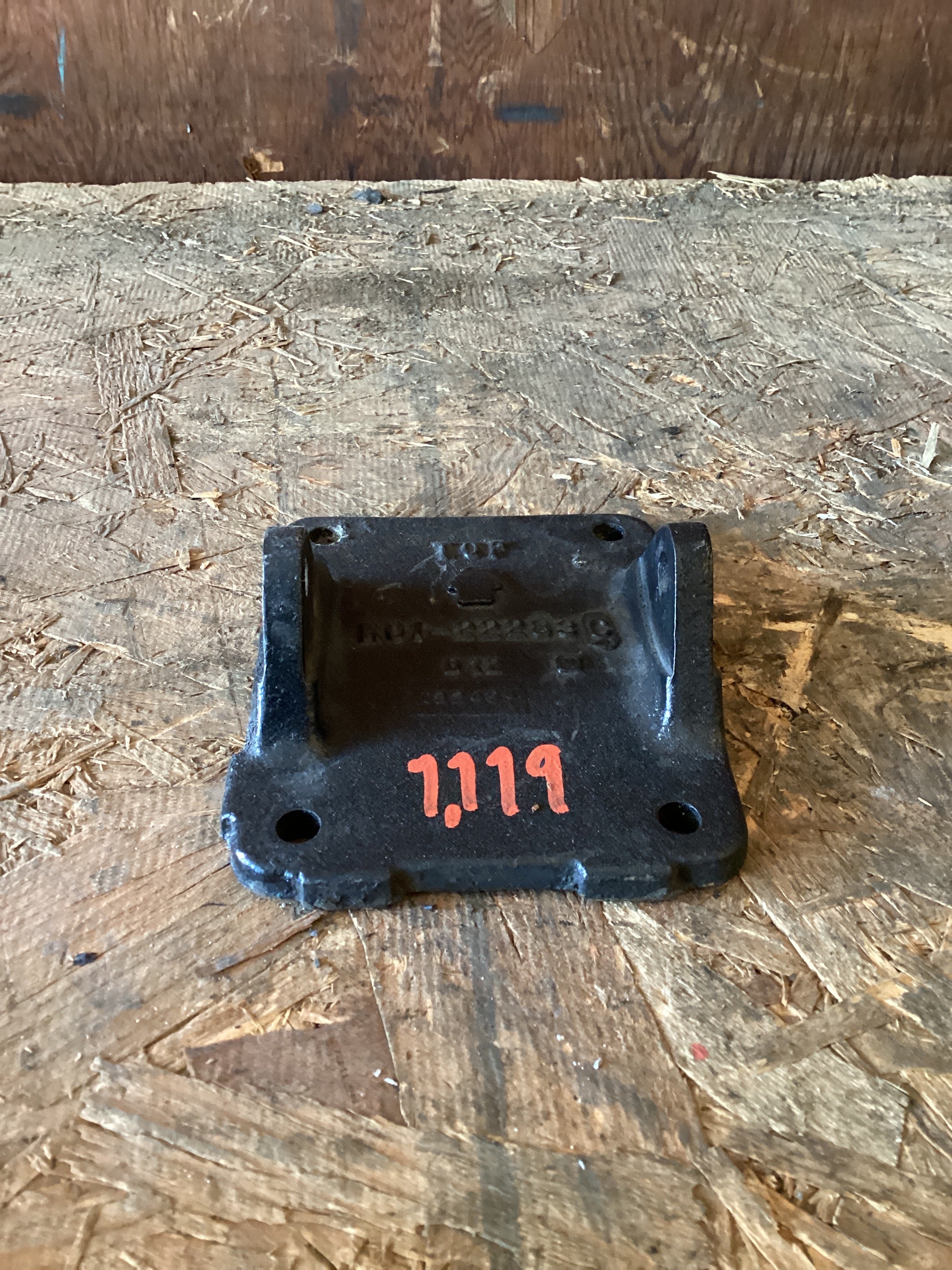 USED | A/C COMPRESSOR BRACKET | SKU1,119