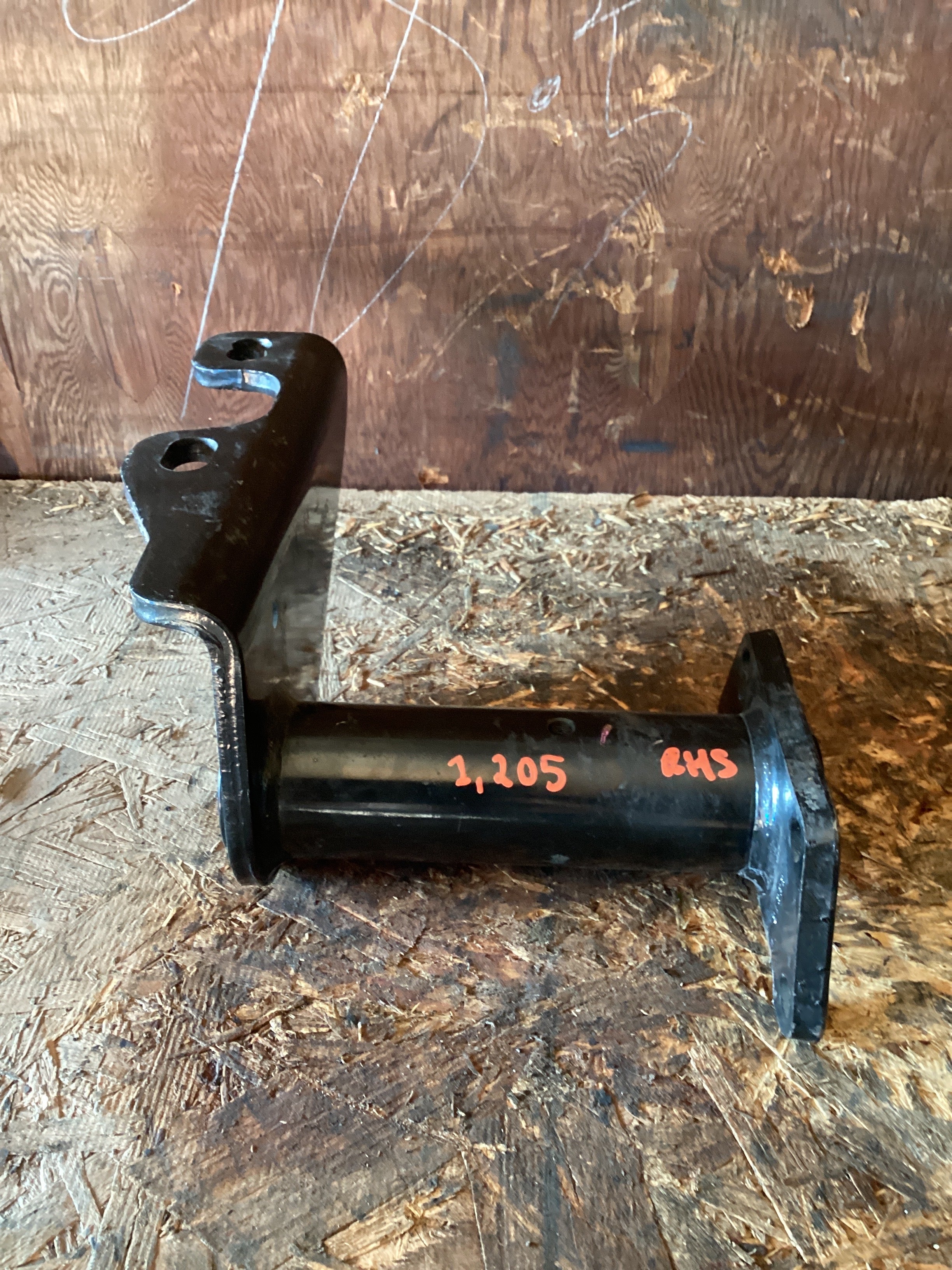 USED | BRACKET CHAMBER S CAM BRACKET RHS | SKU1,205