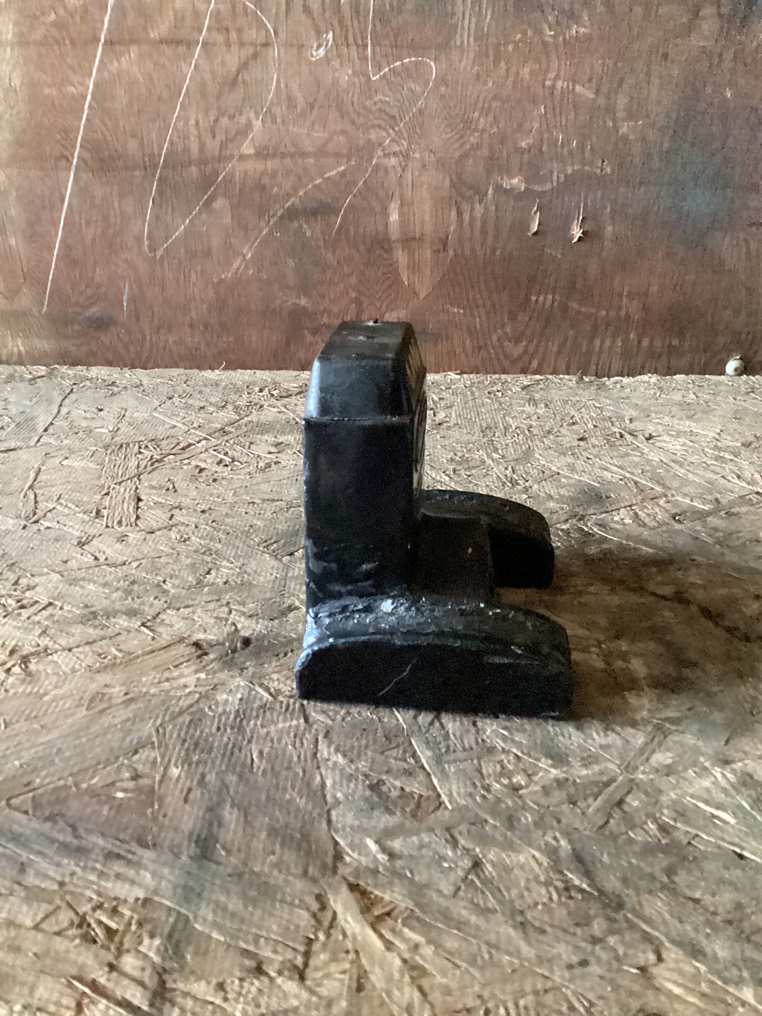 USED | FRONT SUSPENSION LEAF SPRING U BOLT AND LOWER SHOCK BRACKET PETERBILT | SKU1,006