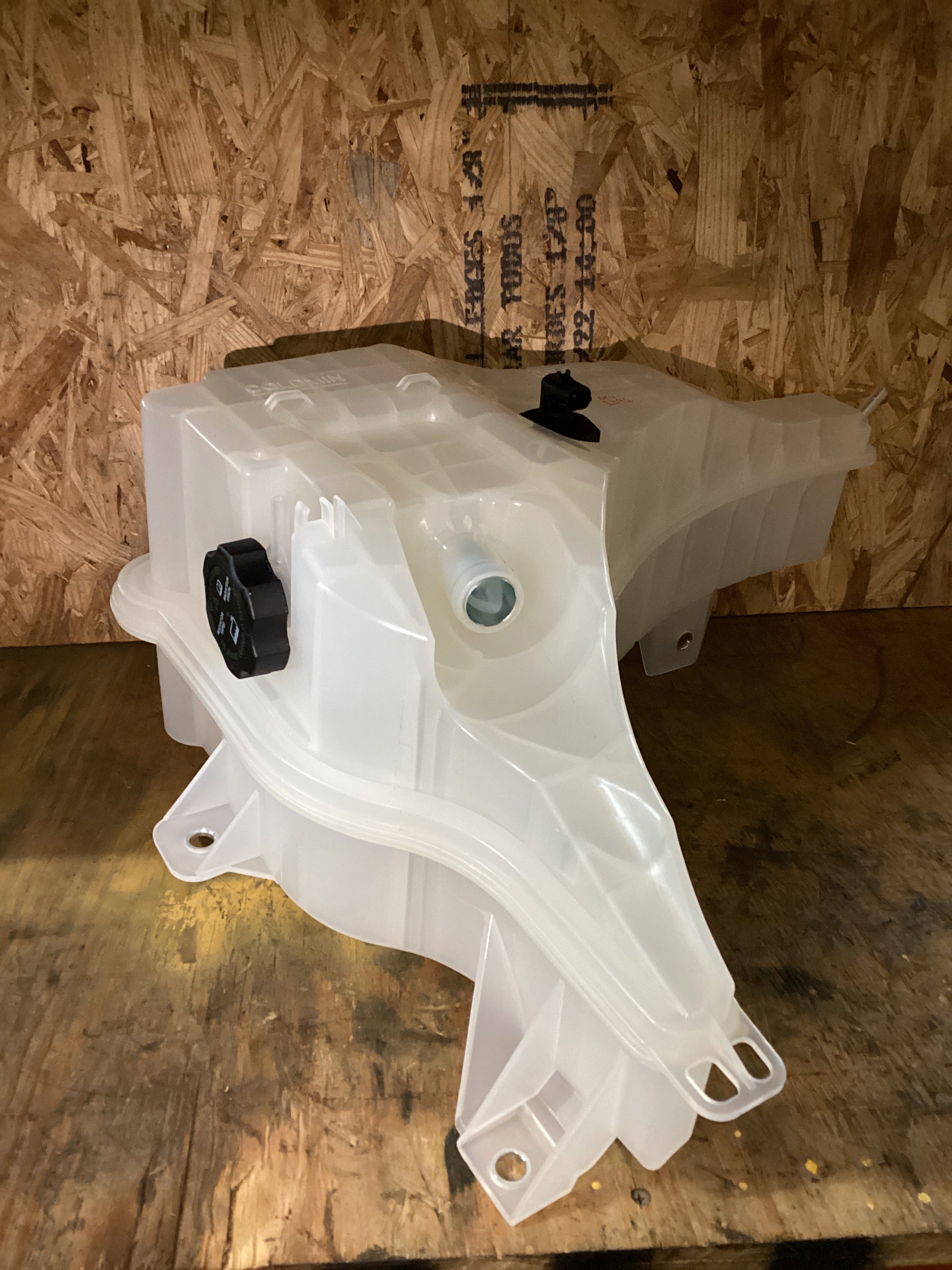 NEW | COOLANT RESERVOIR CASCADIA | SKU1,396
