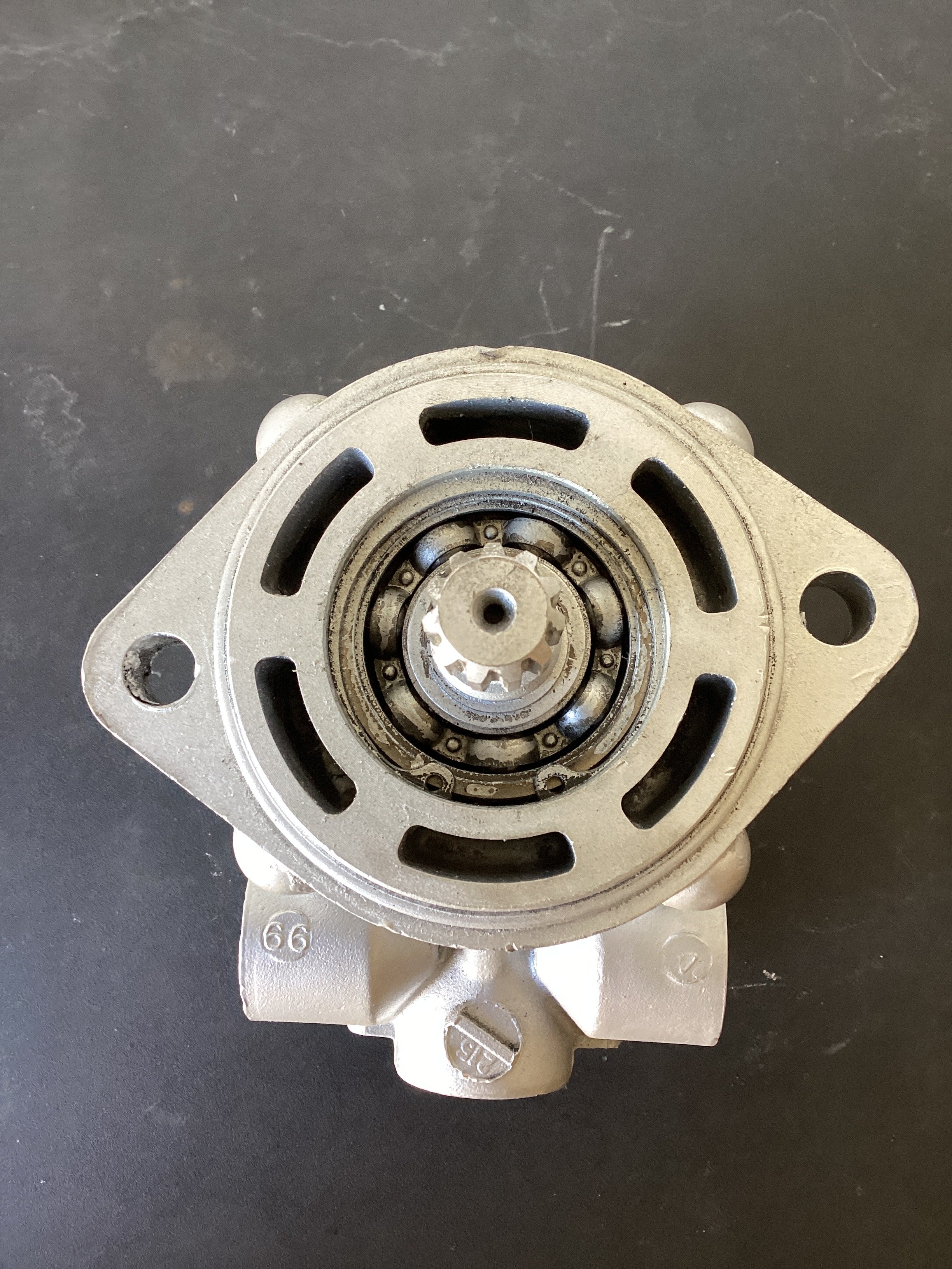 USED | POWER STEERING PUMP RHS | SKU506