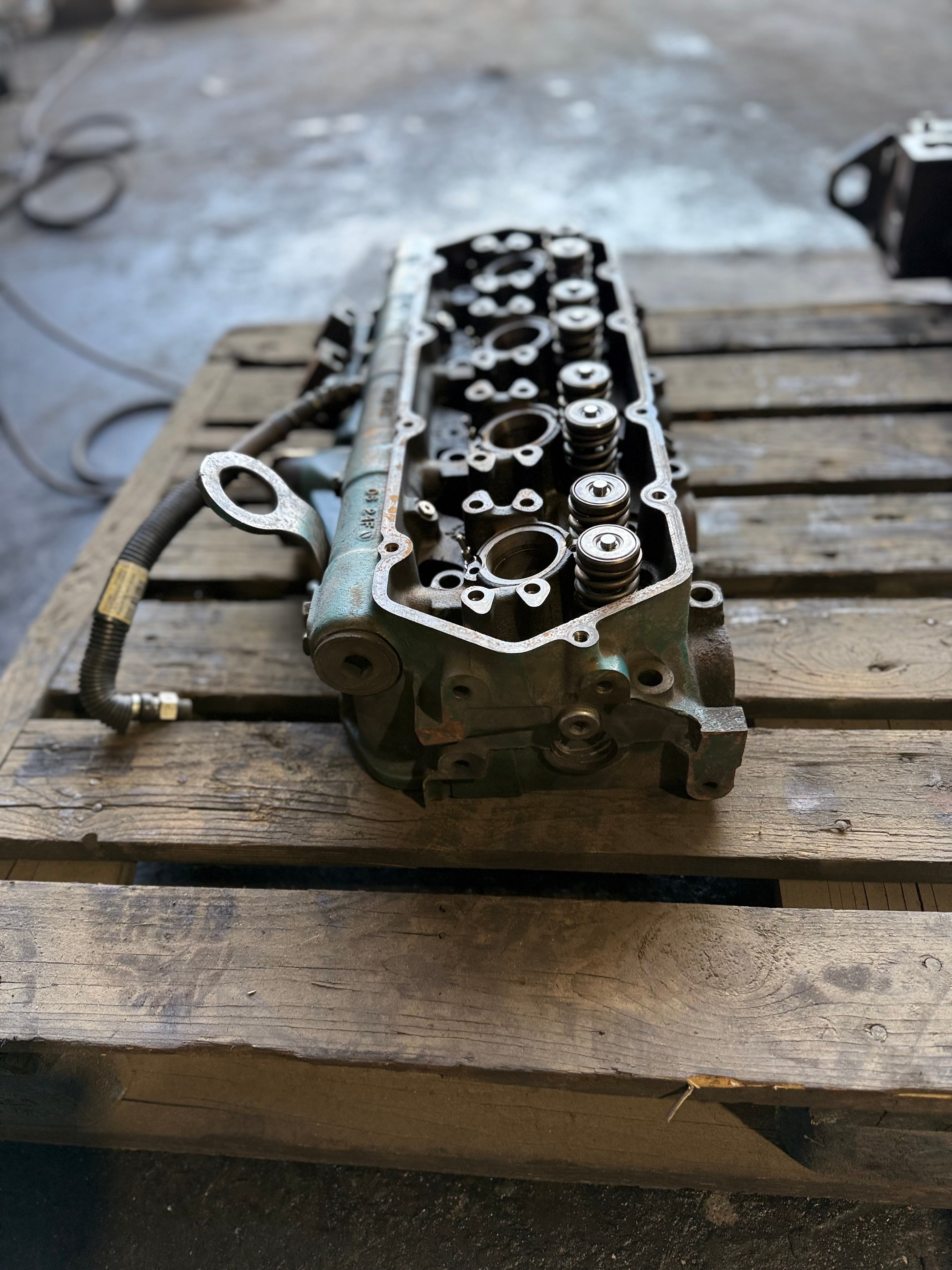 USED | ENGINE CYLINDER HEAD 2000 INTERNATIONAL NAVISTAR 7.3 T444E | SKU1,240
