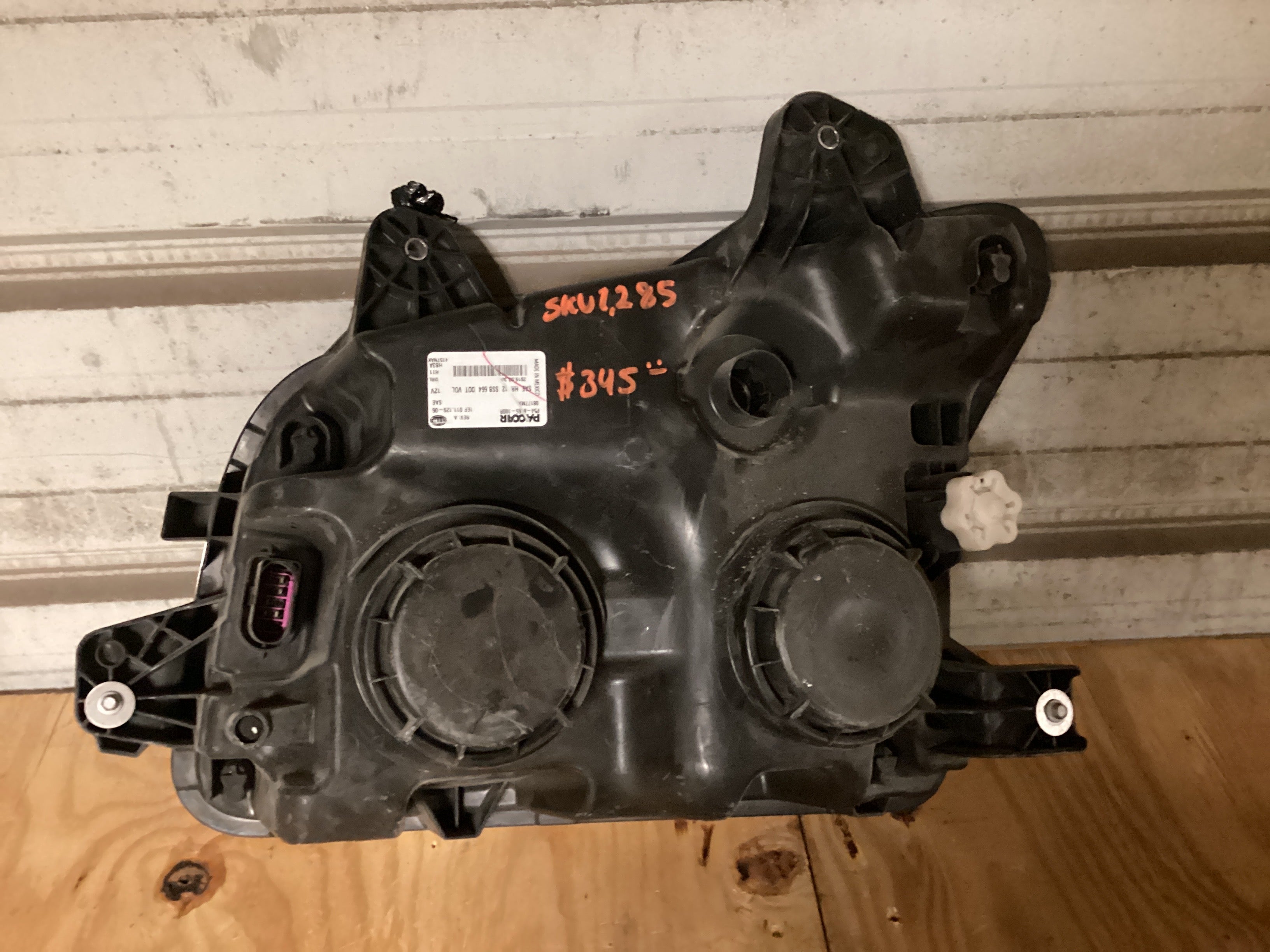 USED | HEADLIGHT KENWORTH RHS | SKU1,285