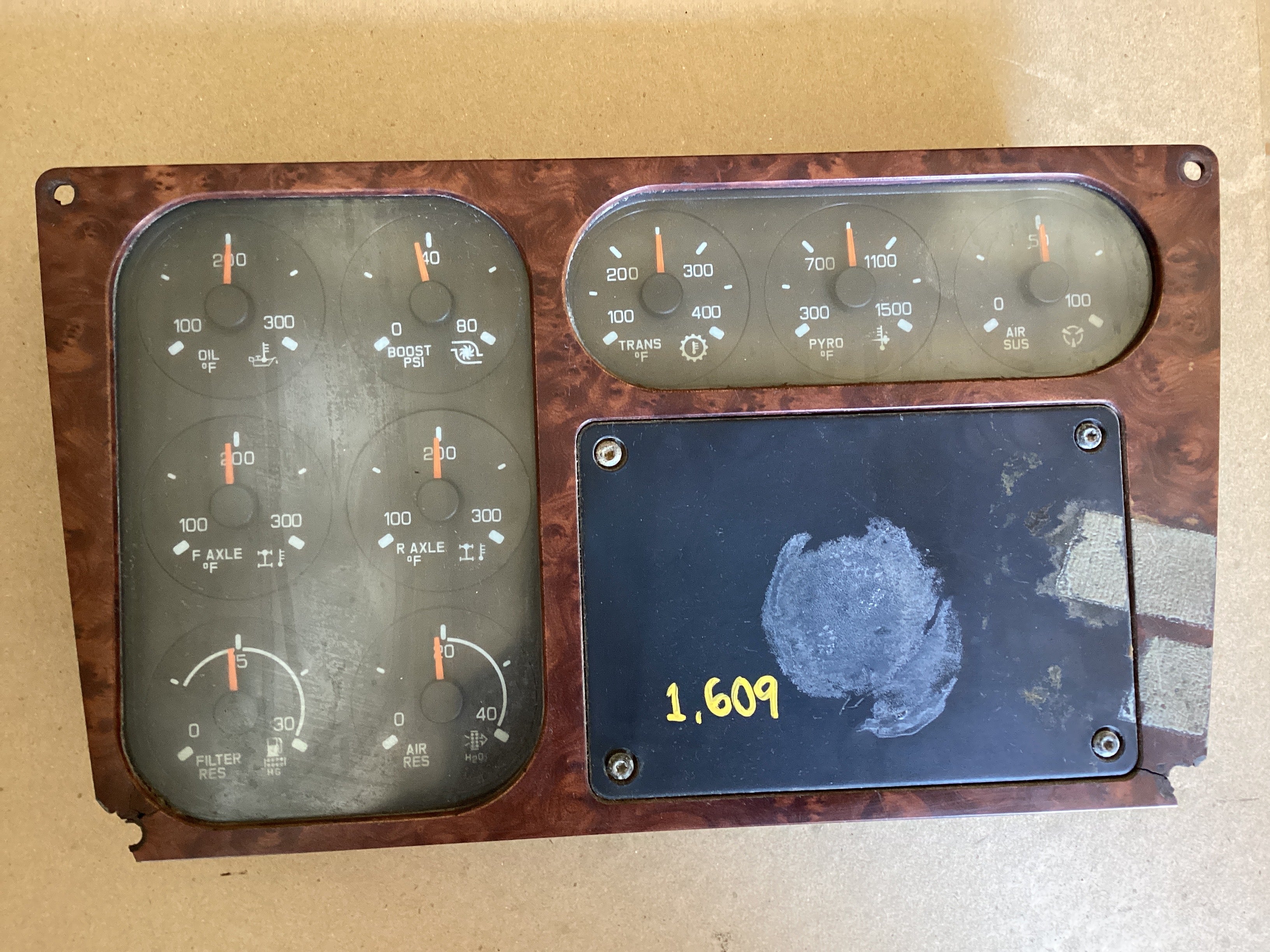 USED | DASHBOARD PANEL CLUSTER KENWORTH | SKU1,609