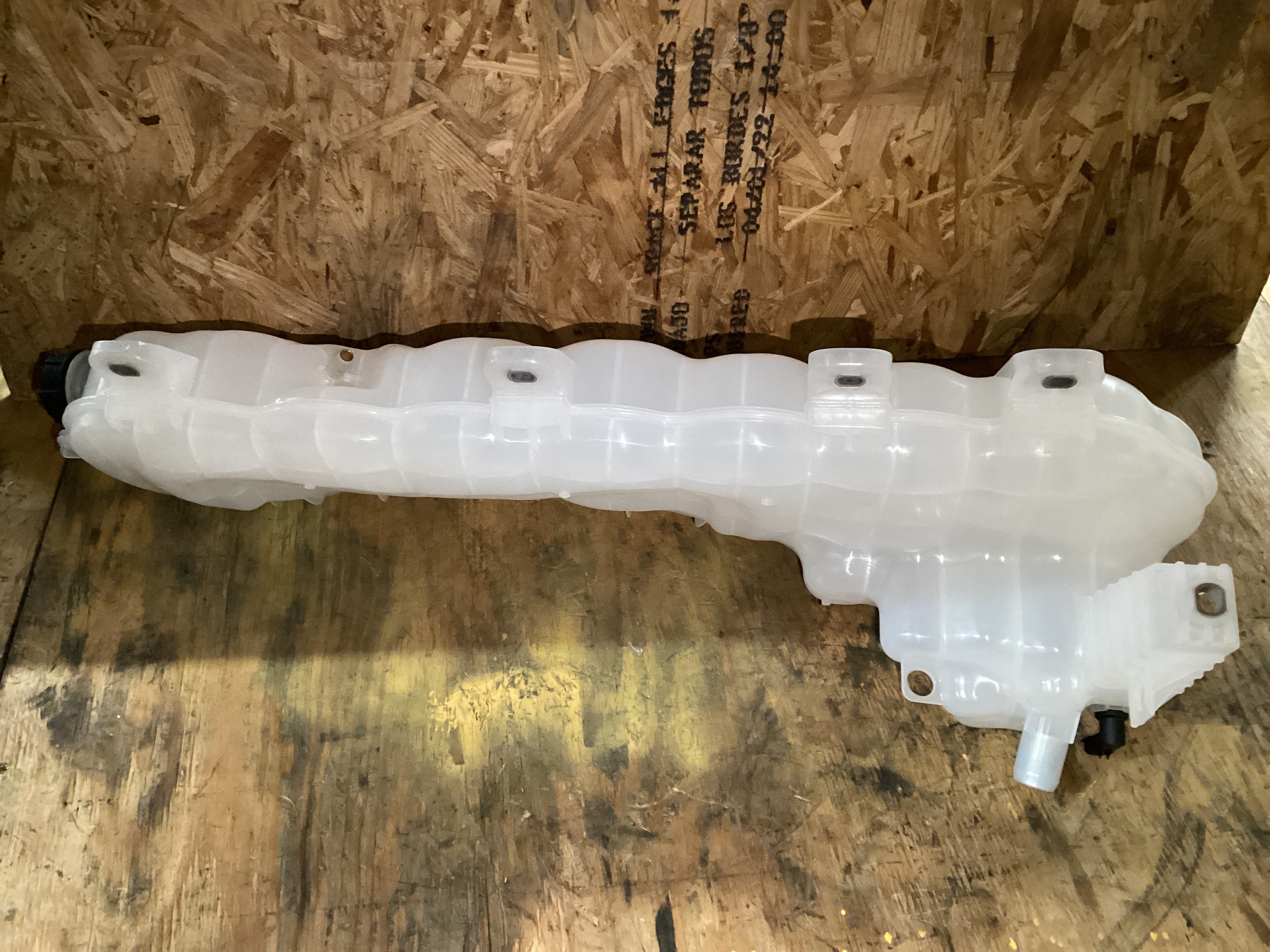 NEW | COOLANT RESERVOIR TANK  CASCADIA NEW 2020 UP | SKU1,397