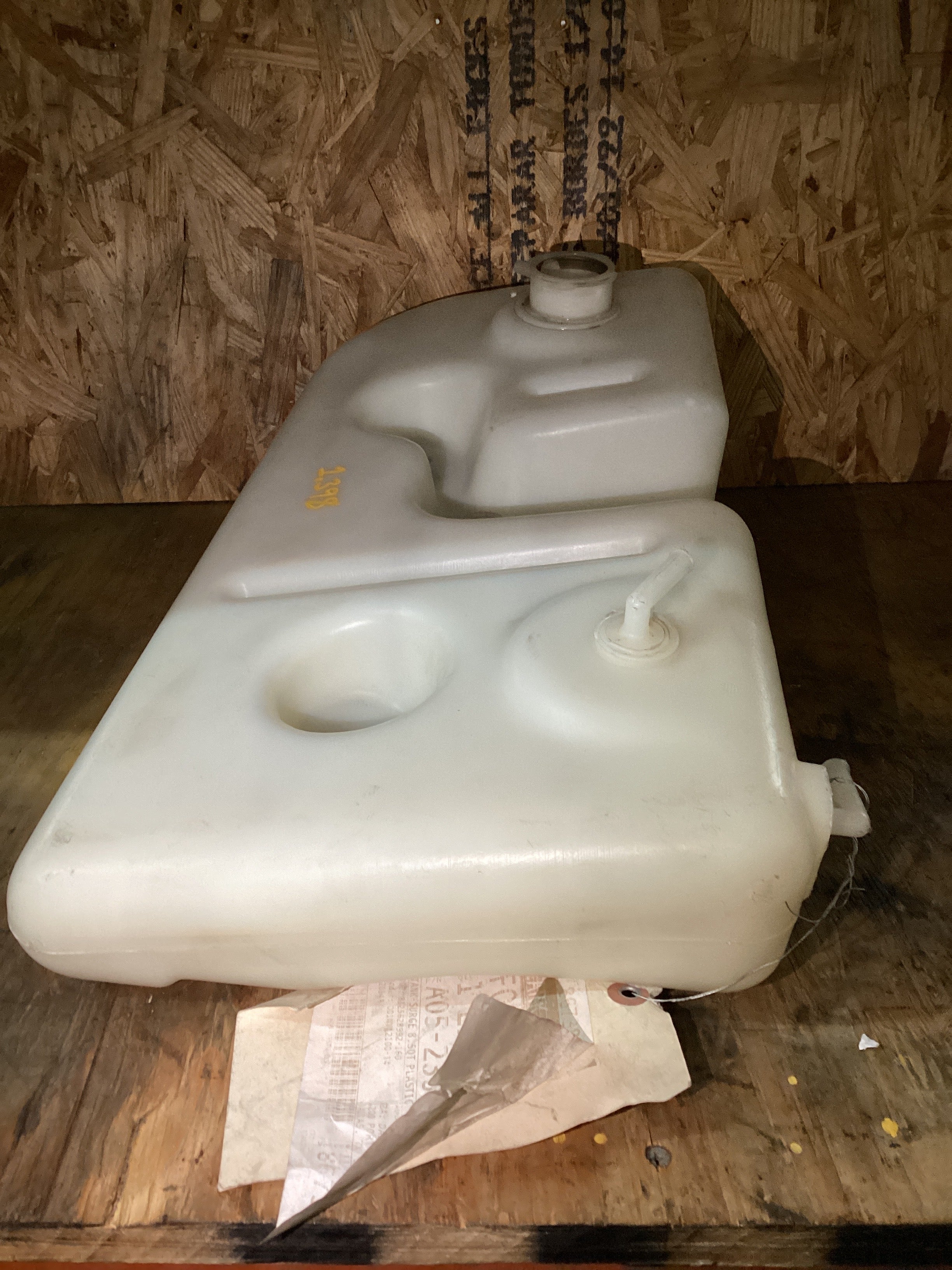 NEW | COOLANT RESERVOIR TANK FREIGHTLINER FLD | SKU1,398