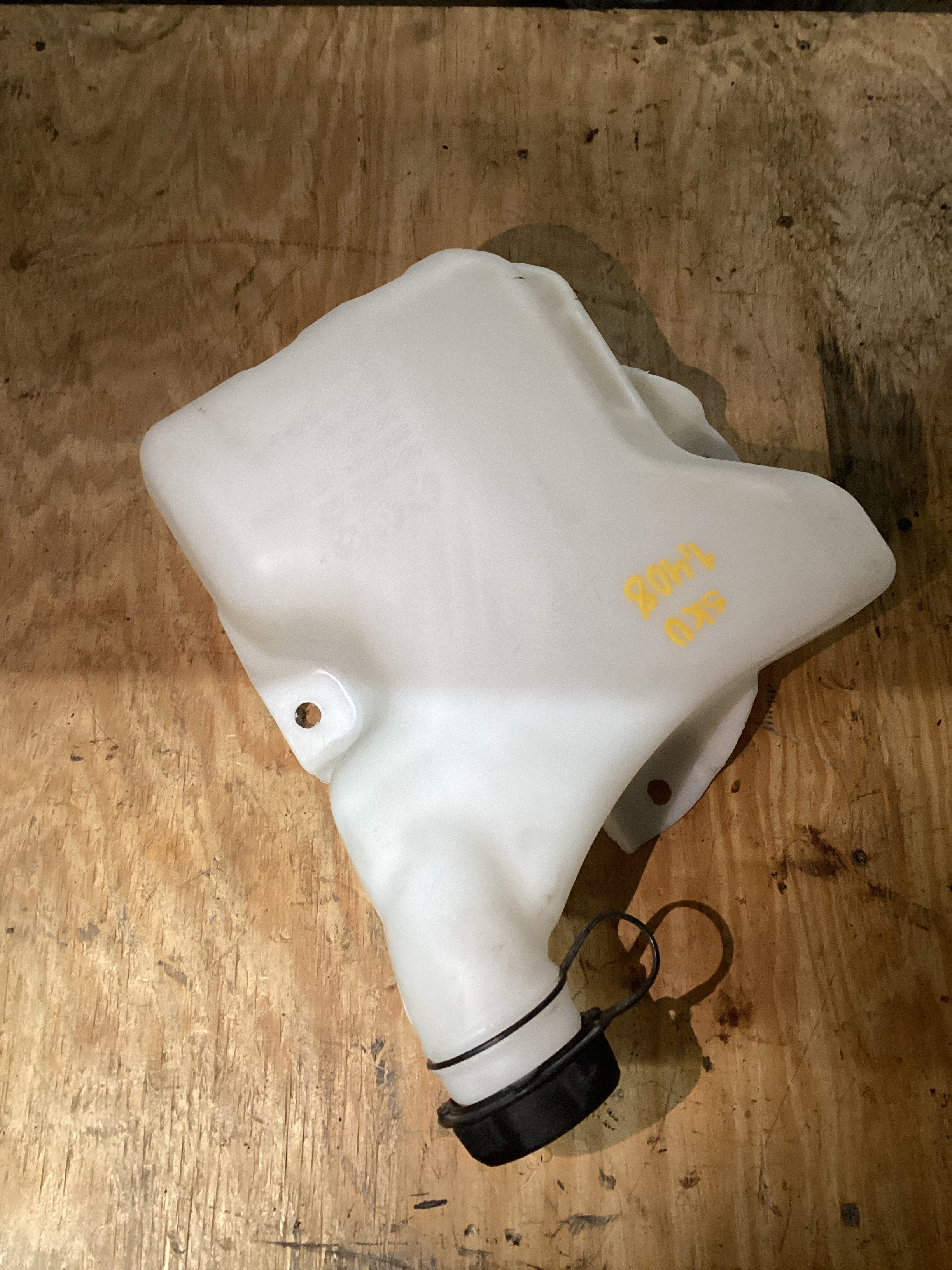 USED | WINDSHIELD WASHER RESERVOIR TANK FREIGHTLINER | SKU1,408