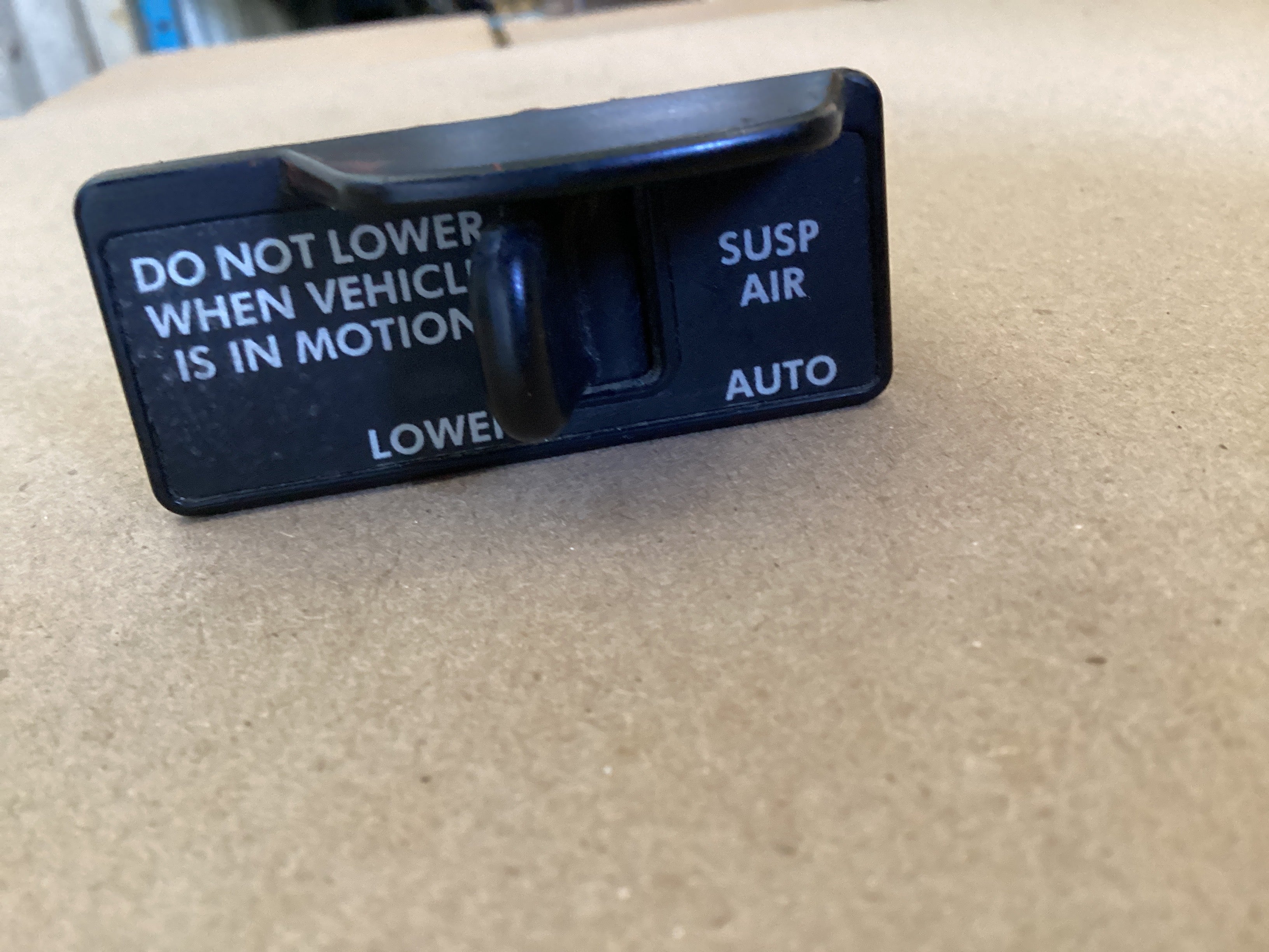 USED | DASHBOARD PANEL AIR SUSPENSIÓN VALVE SWITCH FREIGHTLINER | SKU1,544