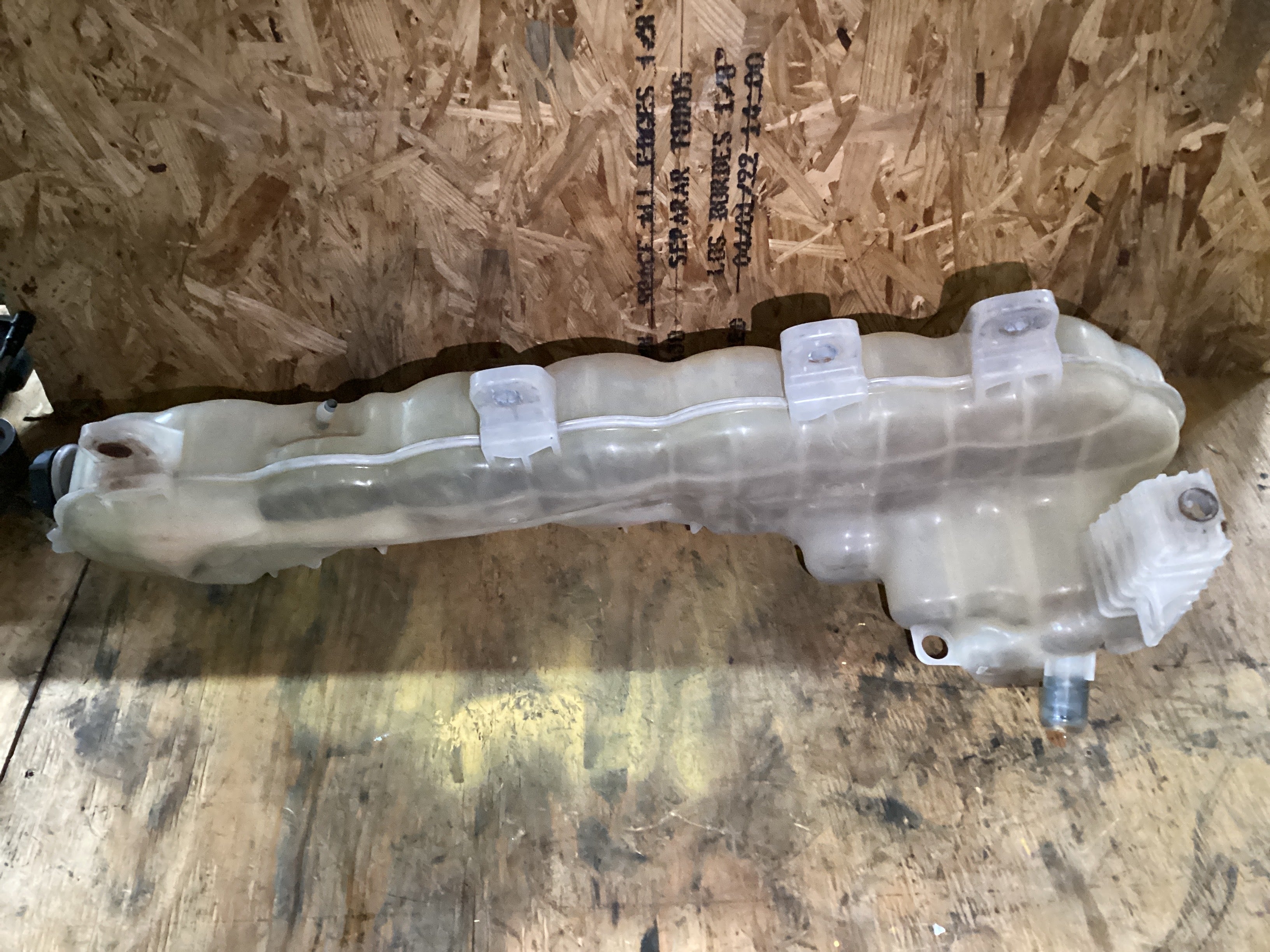 USED | COOLANT RESERVOIR TANK CASCADIA NEW 2020 UP | SKU1,401