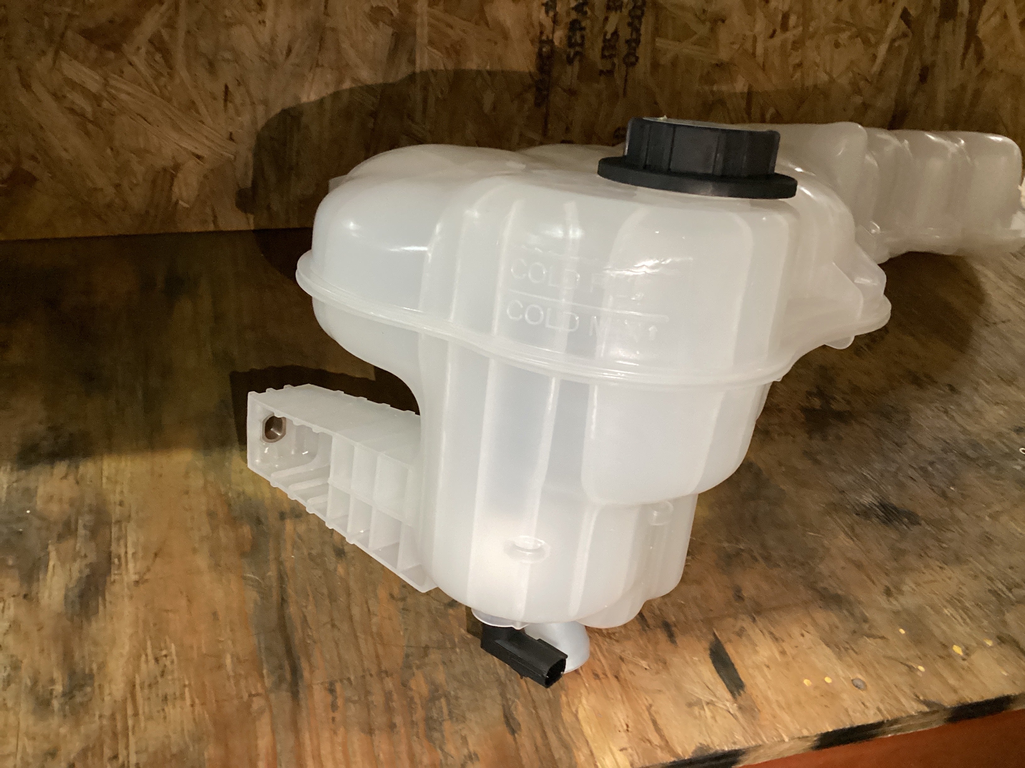 NEW | COOLANT RESERVOIR TANK  CASCADIA NEW 2020 UP | SKU1,397