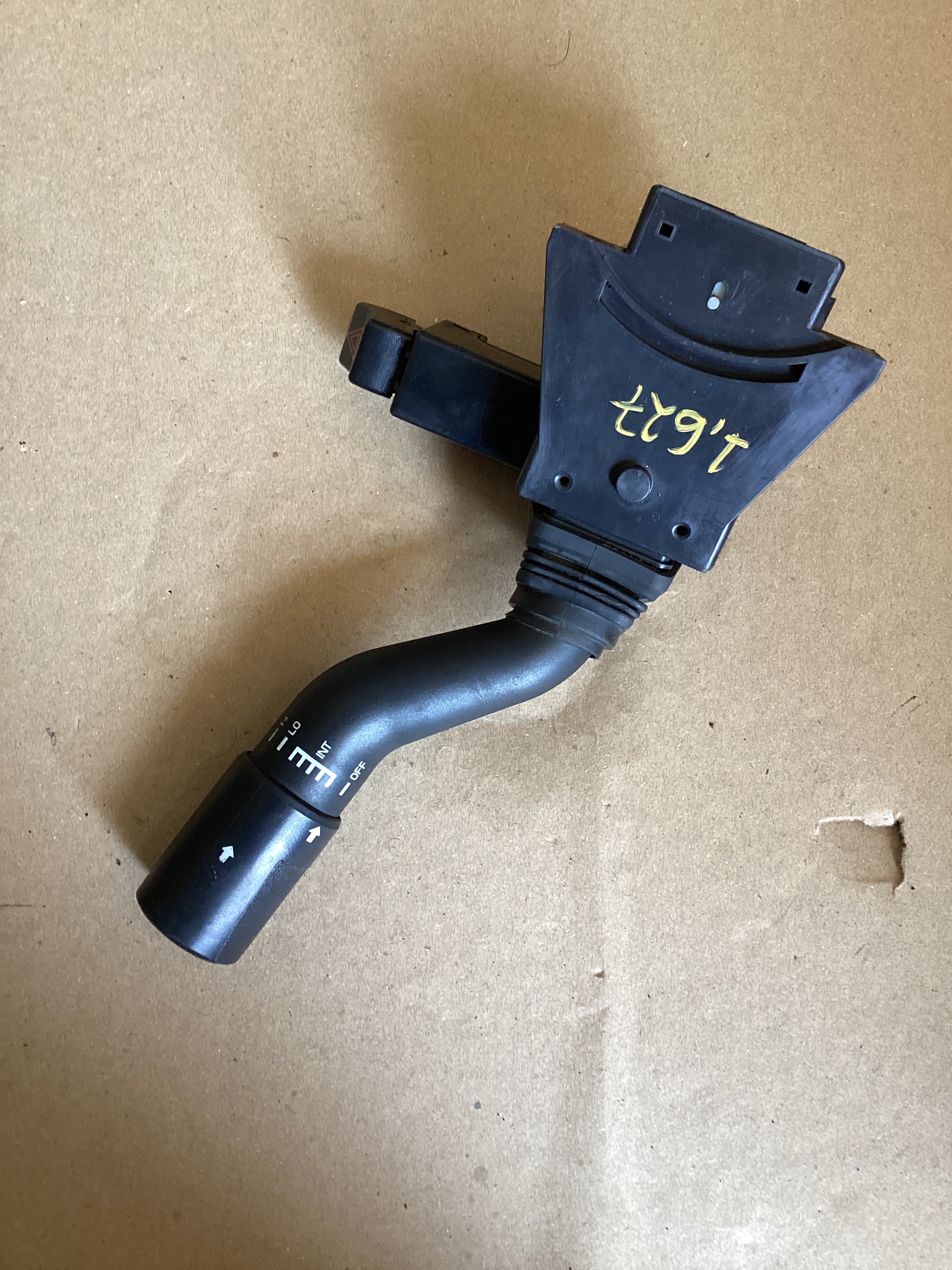 USED | TURN SIGNAL AND WIPER SWITCH INTERNATIONAL | SKU1,627