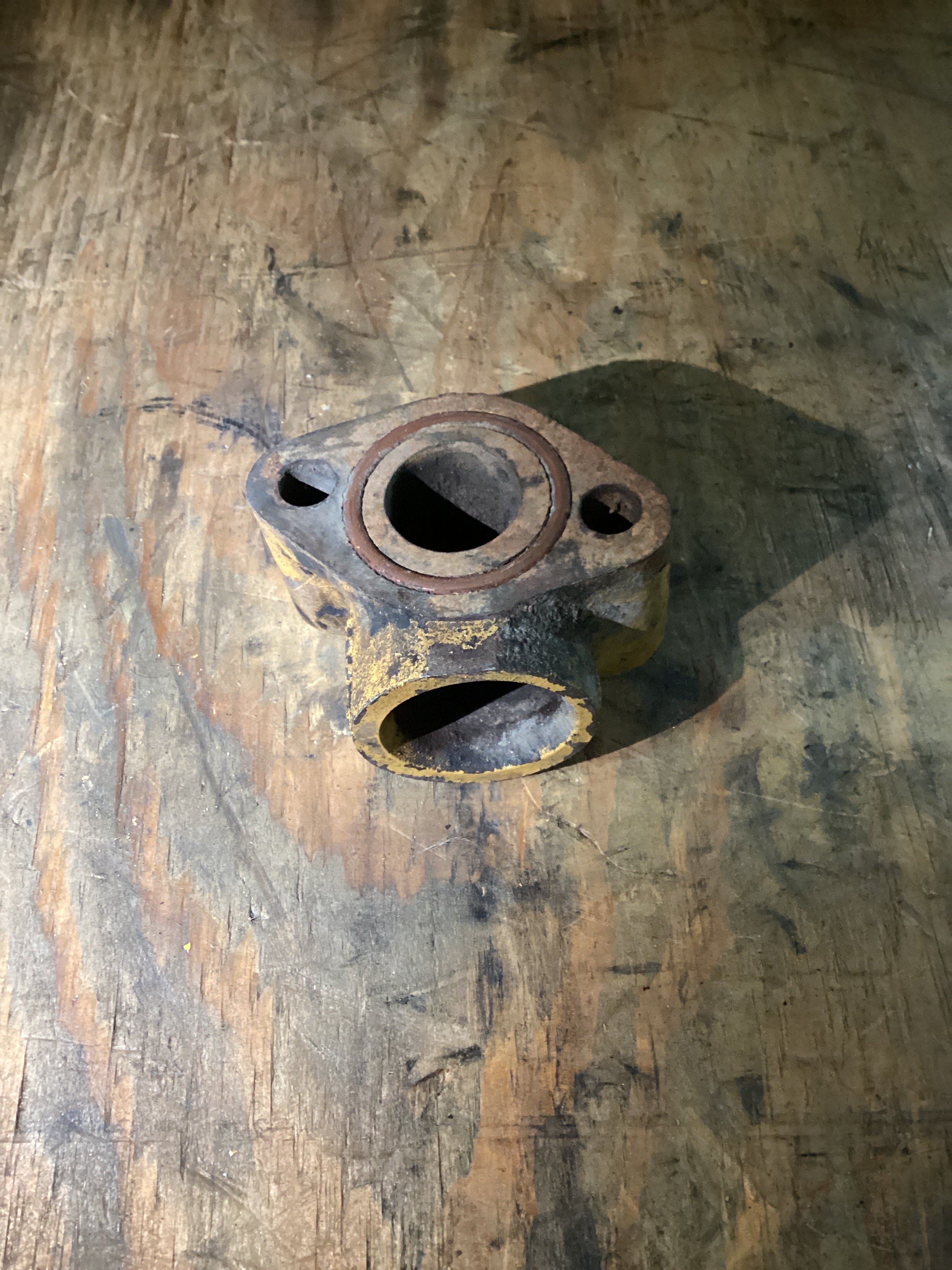 USED | ENGINE OIL DRAING TUBE ELBOW FLANGE ADAPTER CAT C15 | SKU1,352