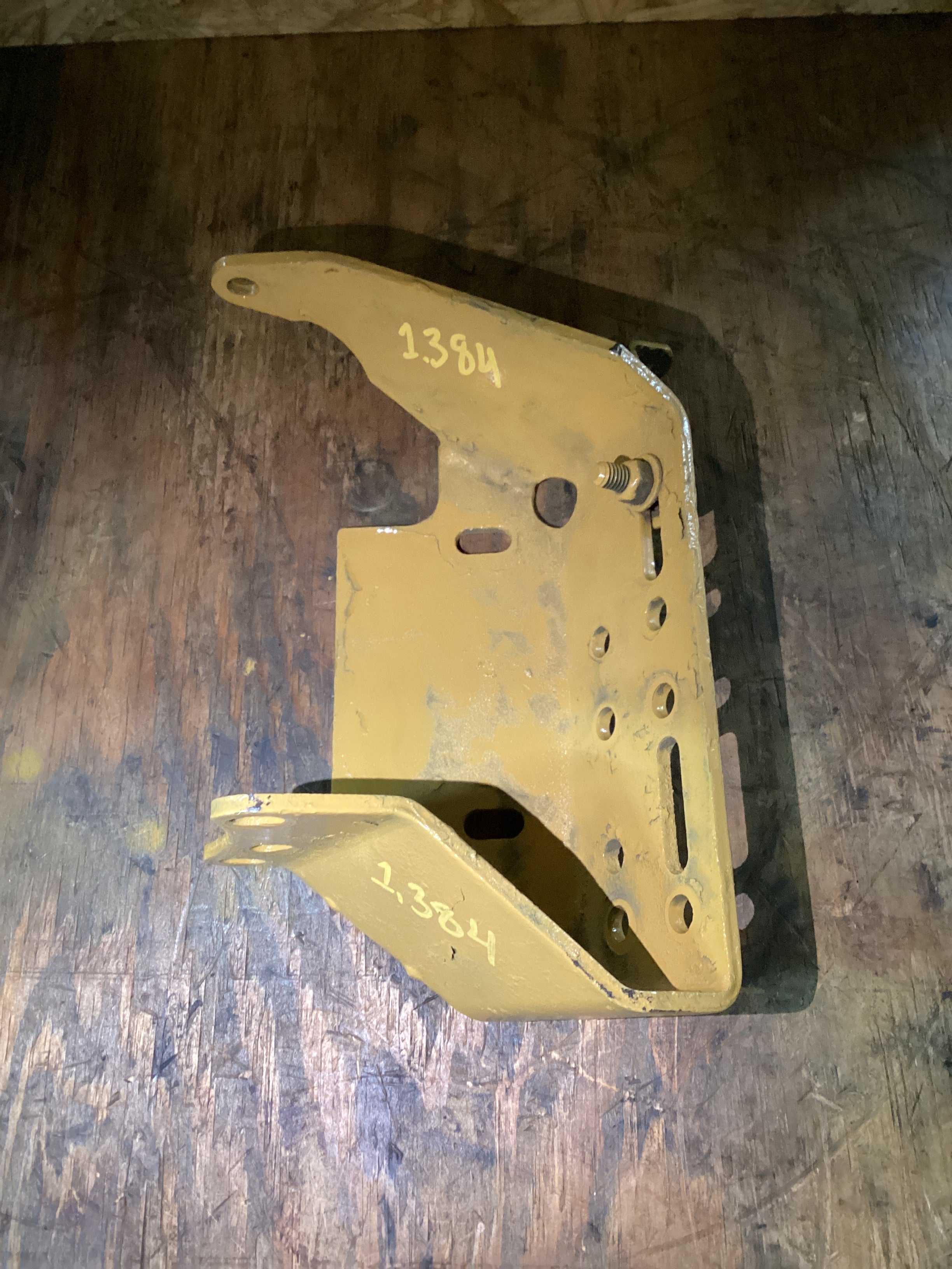 USED | ENGINE ALTERNATOR MOUNTING BRACKET CAT C15 | SKU1,384