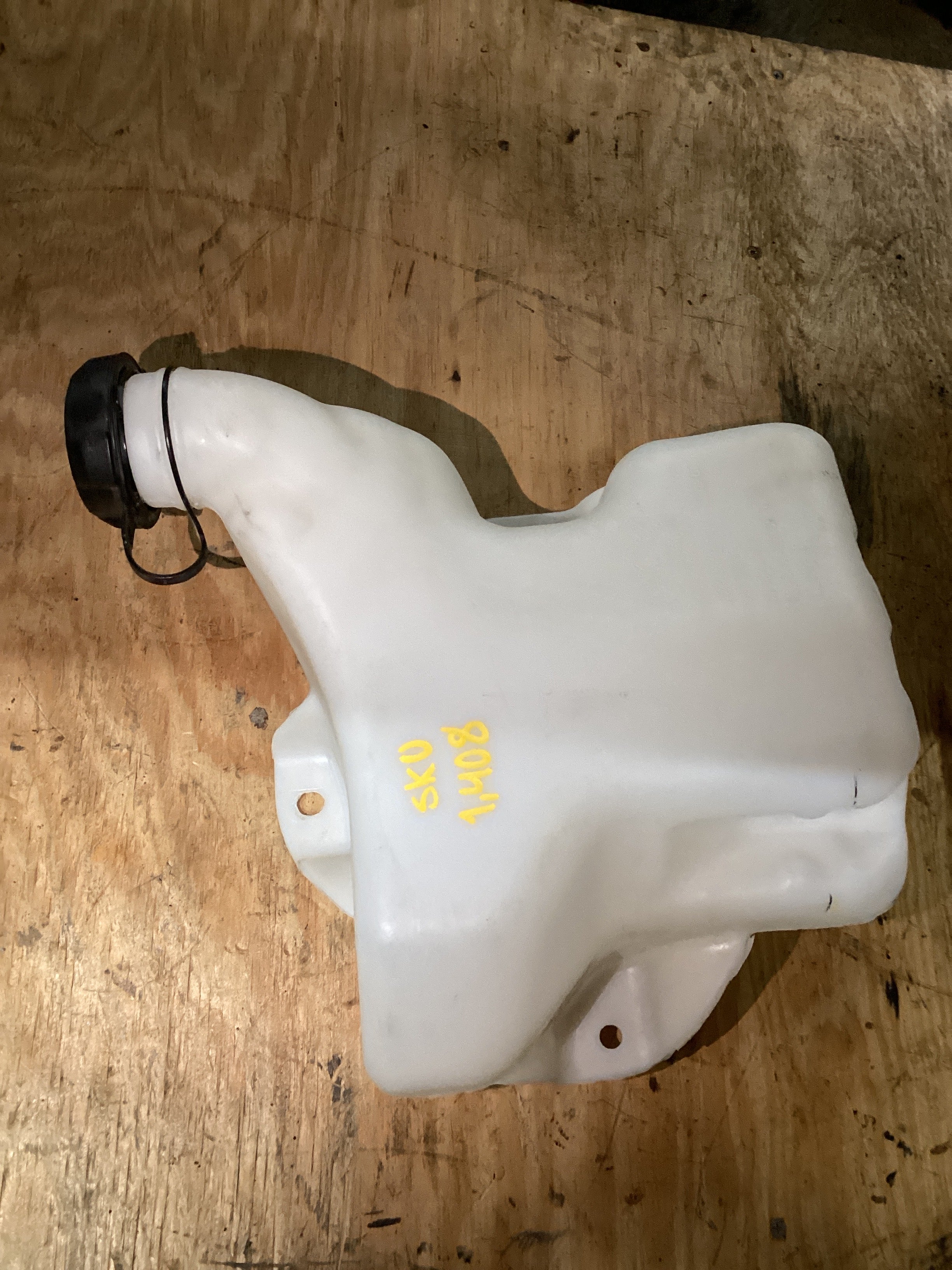 USED | WINDSHIELD WASHER RESERVOIR TANK FREIGHTLINER | SKU1,408