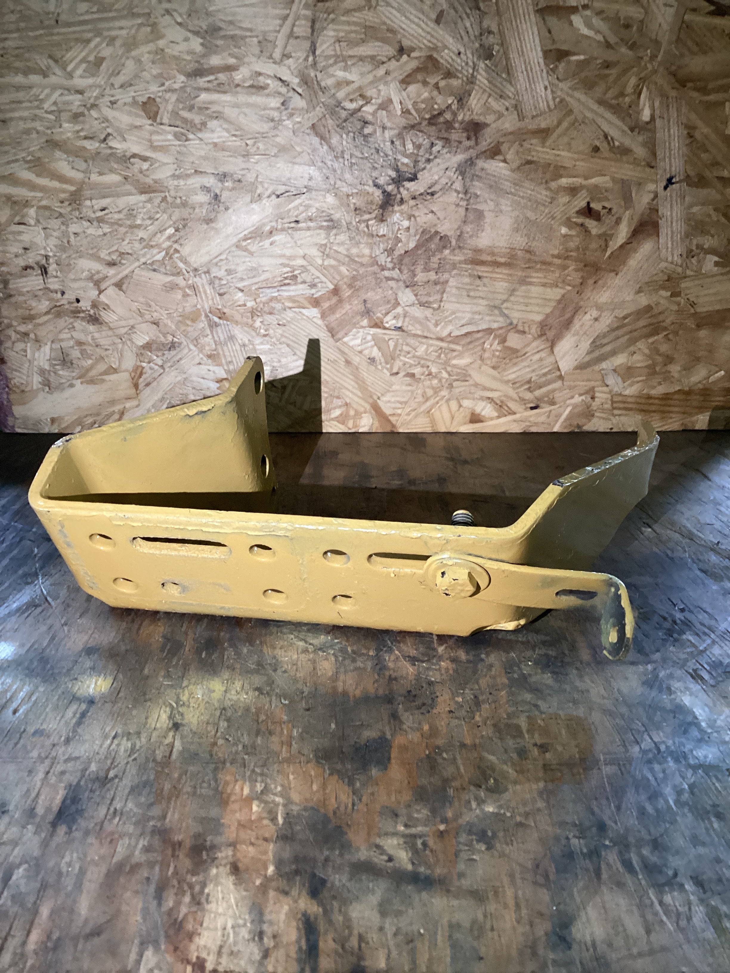 USED | ENGINE ALTERNATOR MOUNTING BRACKET CAT C15 | SKU1,384