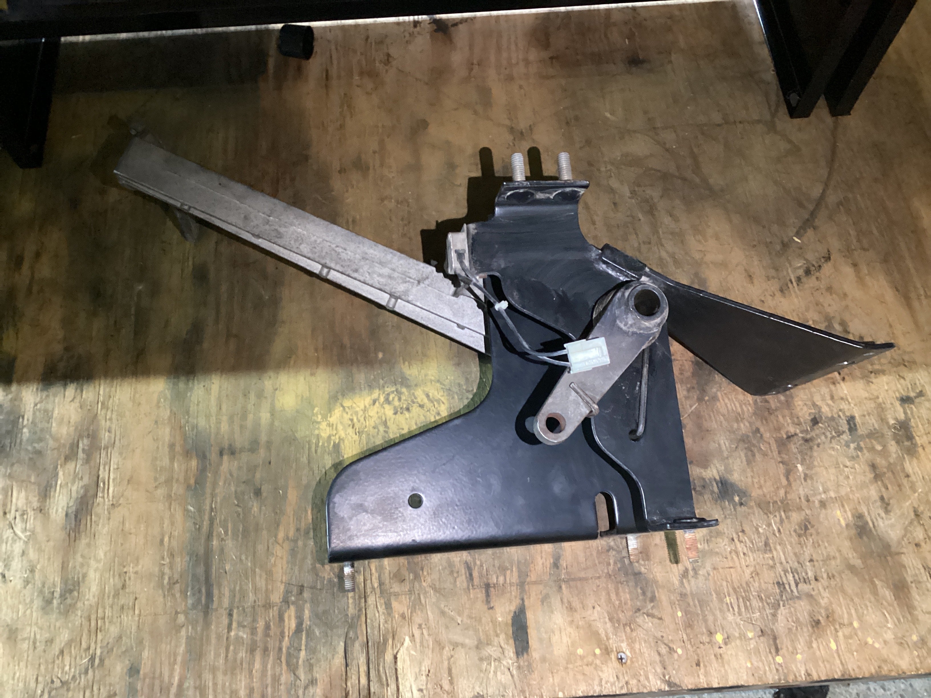 USED | CLUTCH PEDAL ASSEMBLY INTERNATIONAL NAVISTAR | SKU1,421