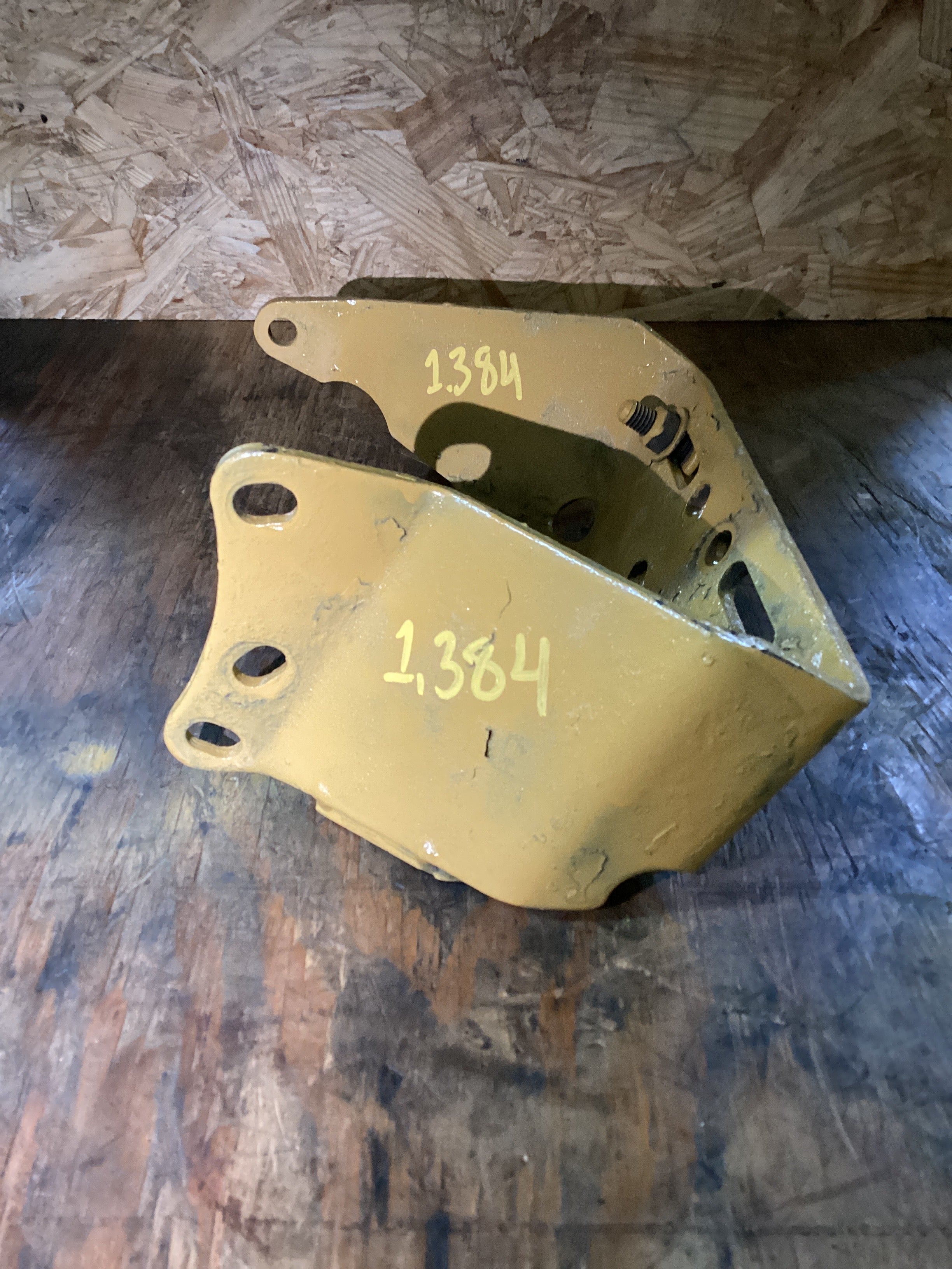 USED | ENGINE ALTERNATOR MOUNTING BRACKET CAT C15 | SKU1,384