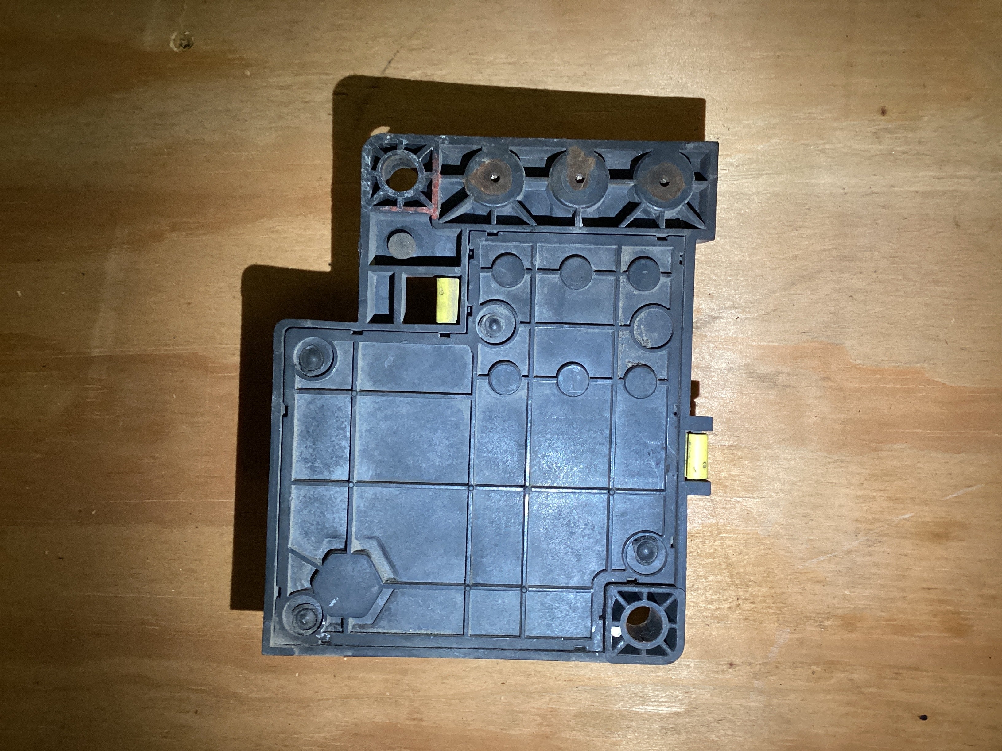 USED | POWER DISTRIBUTION FUSE BOX CASCADIA | SKU1,051