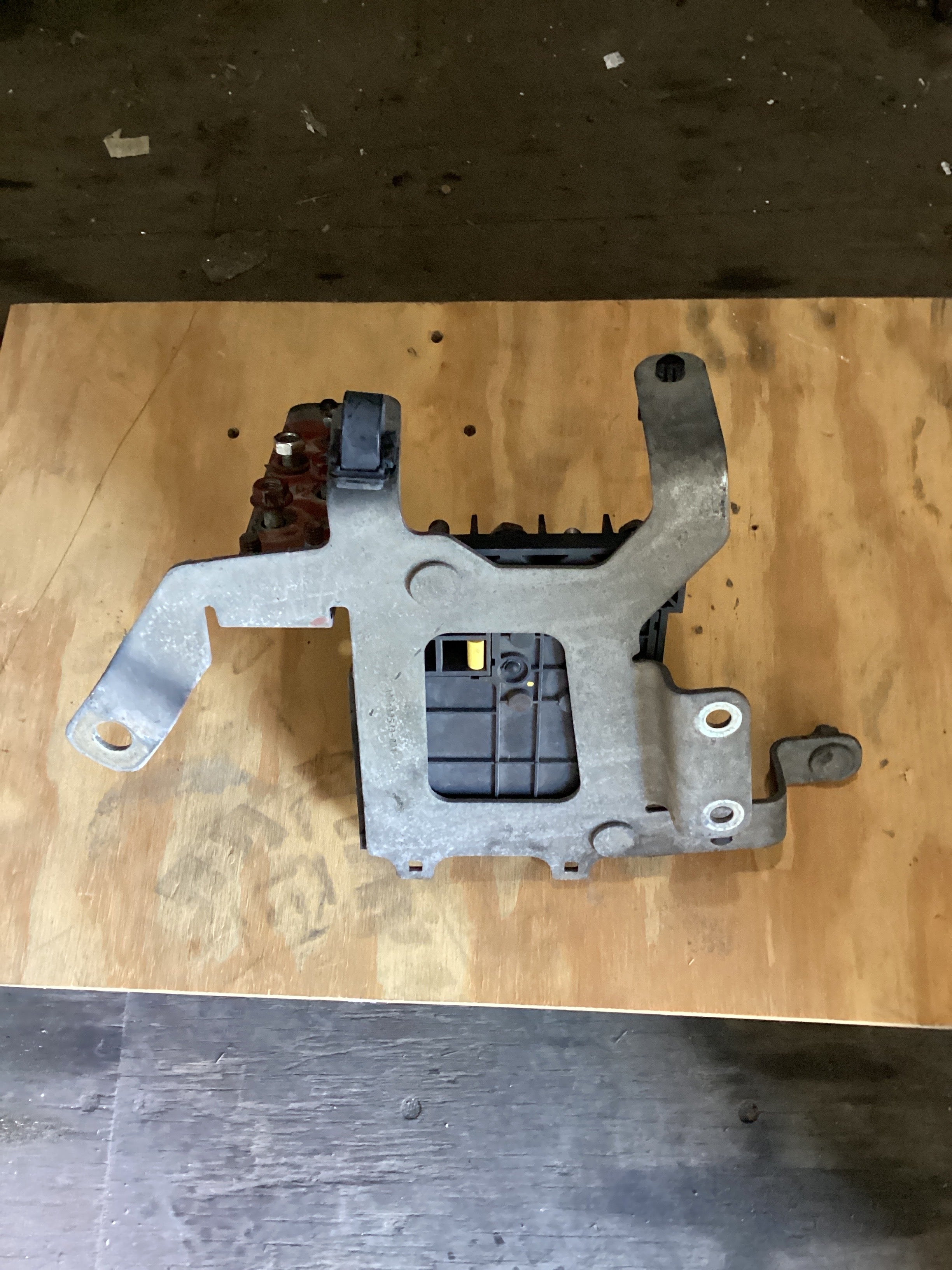 USED | POWER DISTRIBUTION FUSE BOX CASCADIA | SKU1,463