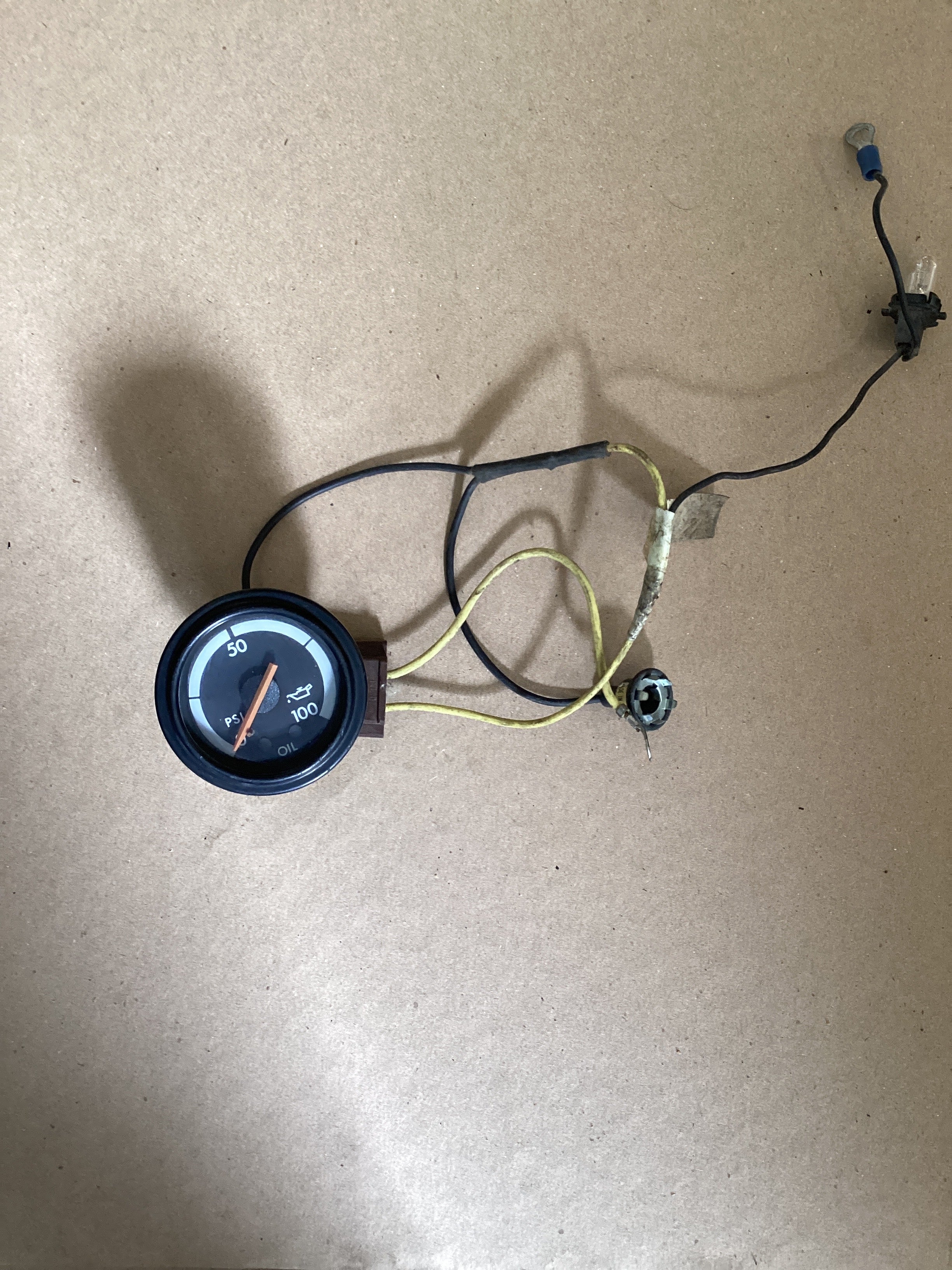 USED | DASHBOARD OIL PRESSURE PSI GAUGE FREIGHTLINER FLD | SKU1,497