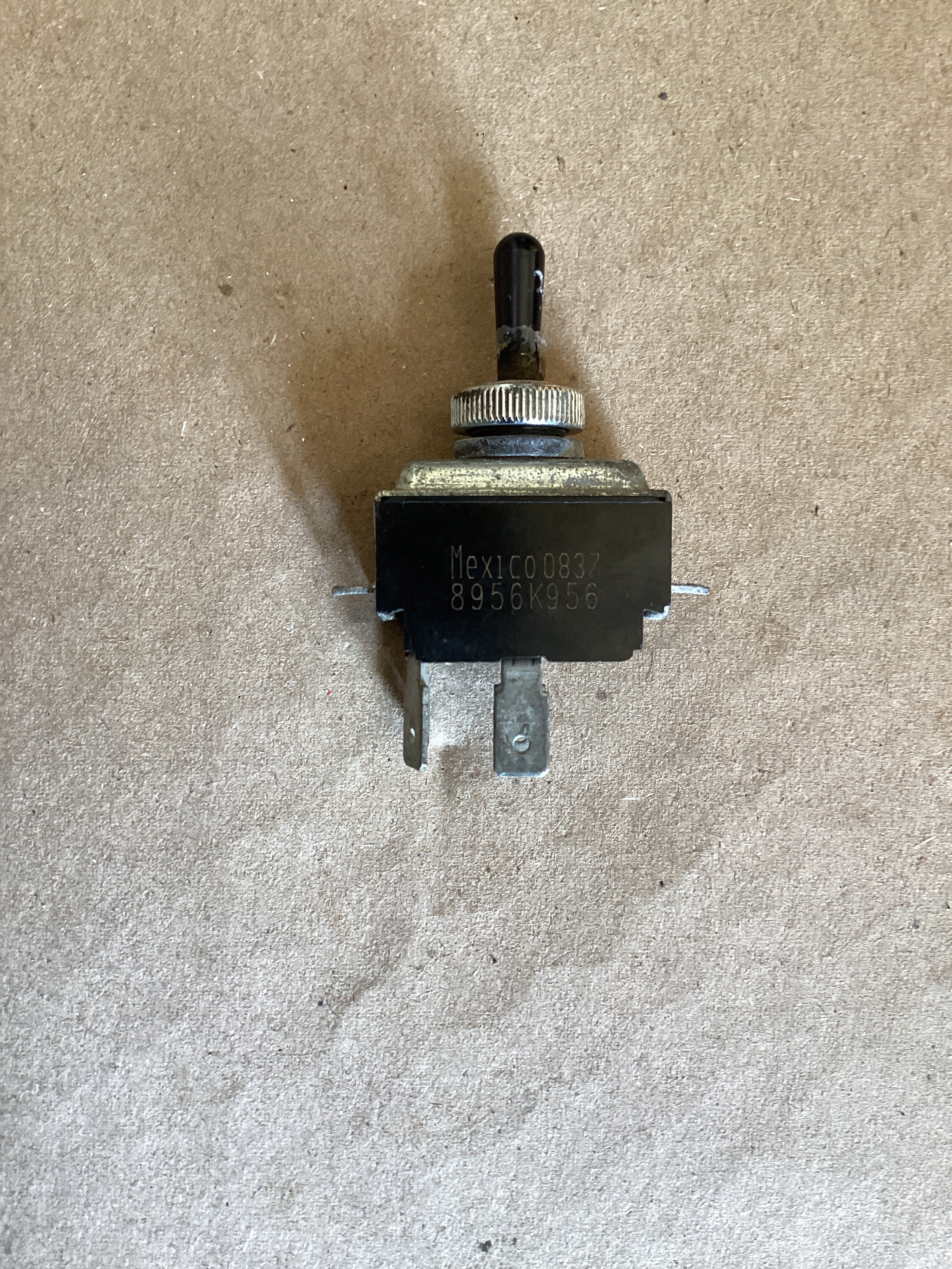 USED | DASHBOARD PANEL TOGGLE SWITCH FREIGHTLINER | SKU1,542